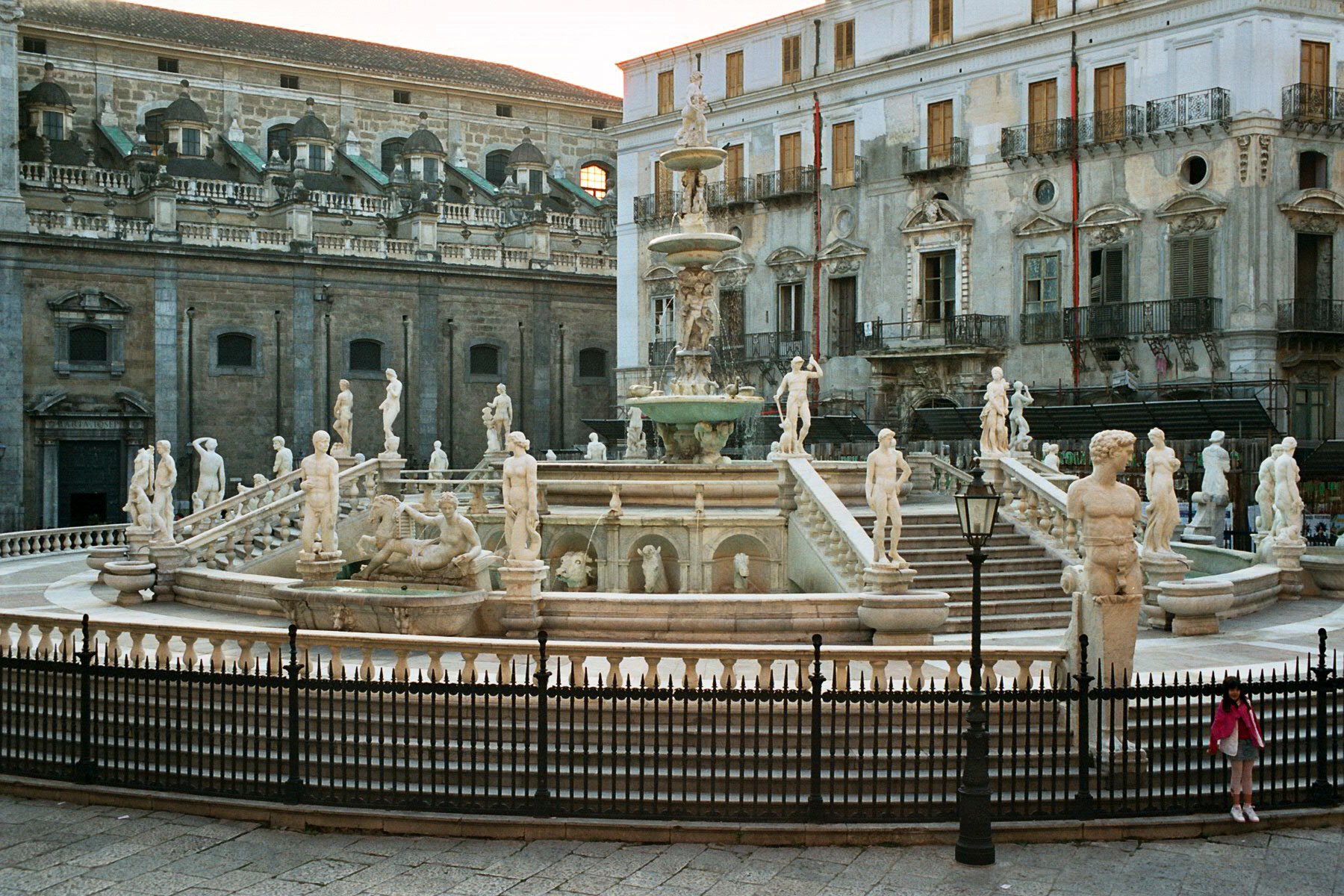 File:Palermo-Piazza-Pretoria-bjs2007-02.jpg - Wikimedia Commons