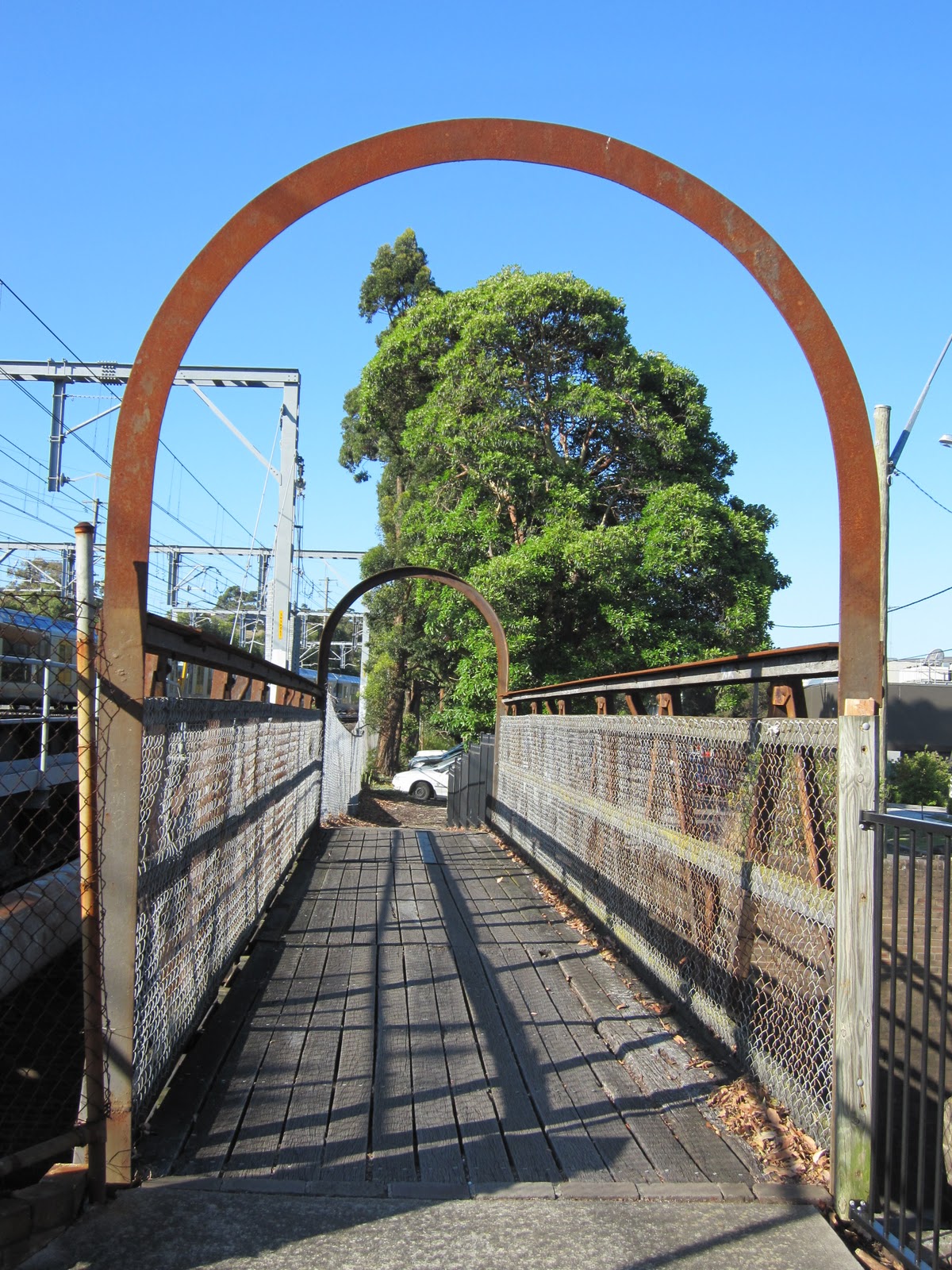Sydney - City and Suburbs: Banksia, foot bridge