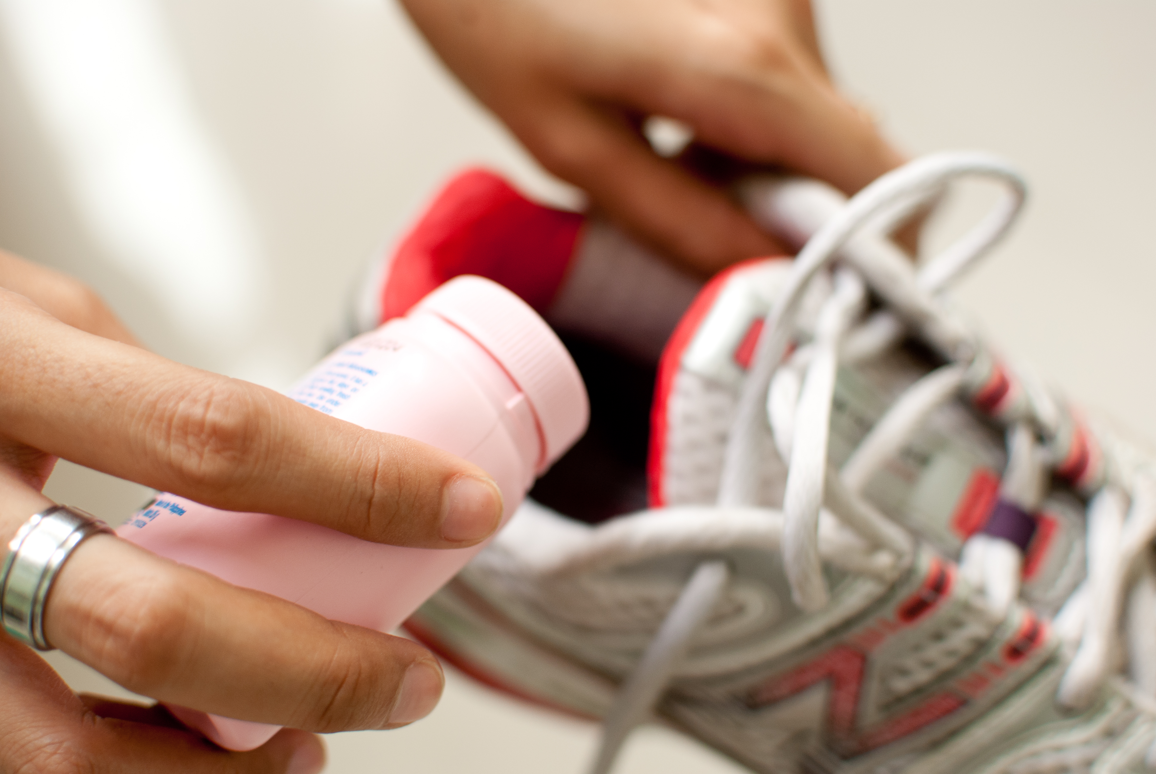13 ways to reduce the embarrassing odor from your shoes - VetBest Health
