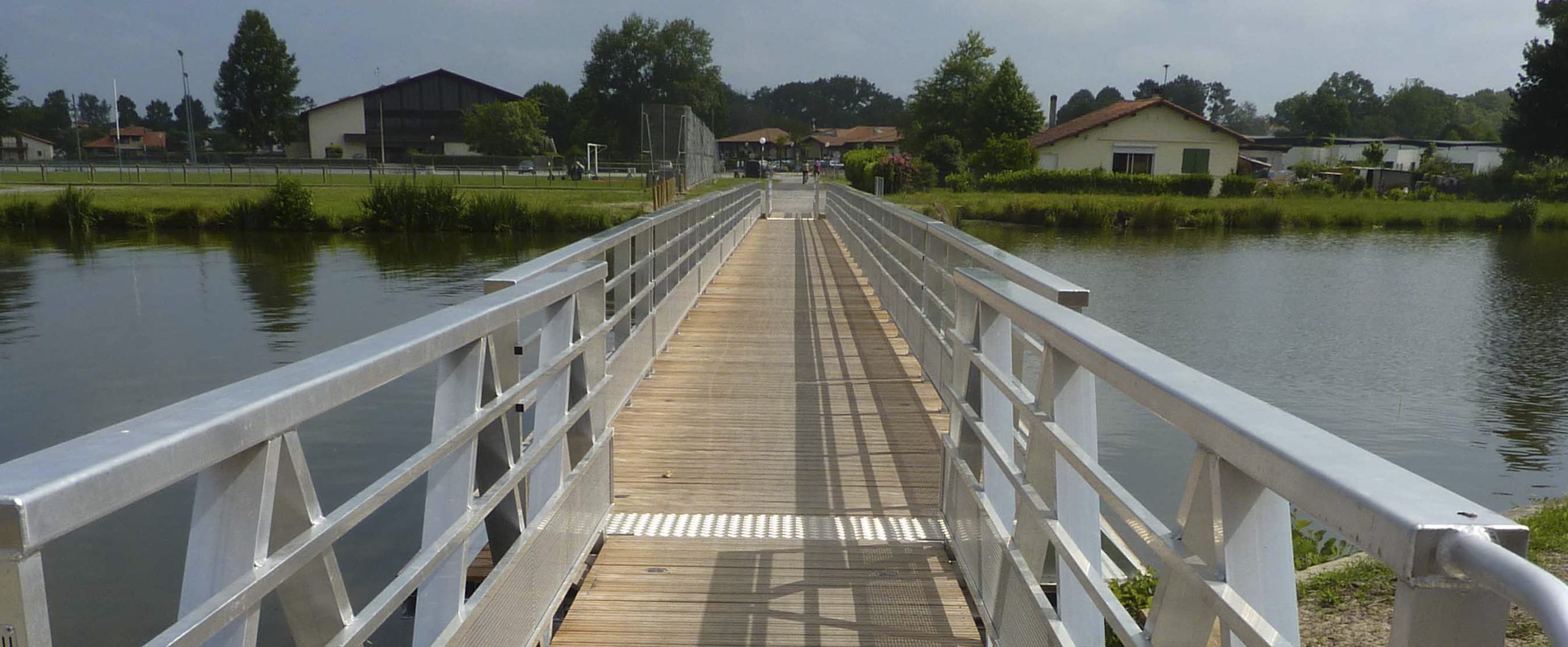 Footbridges and pontoons : Floating footbridge : Eco-innov