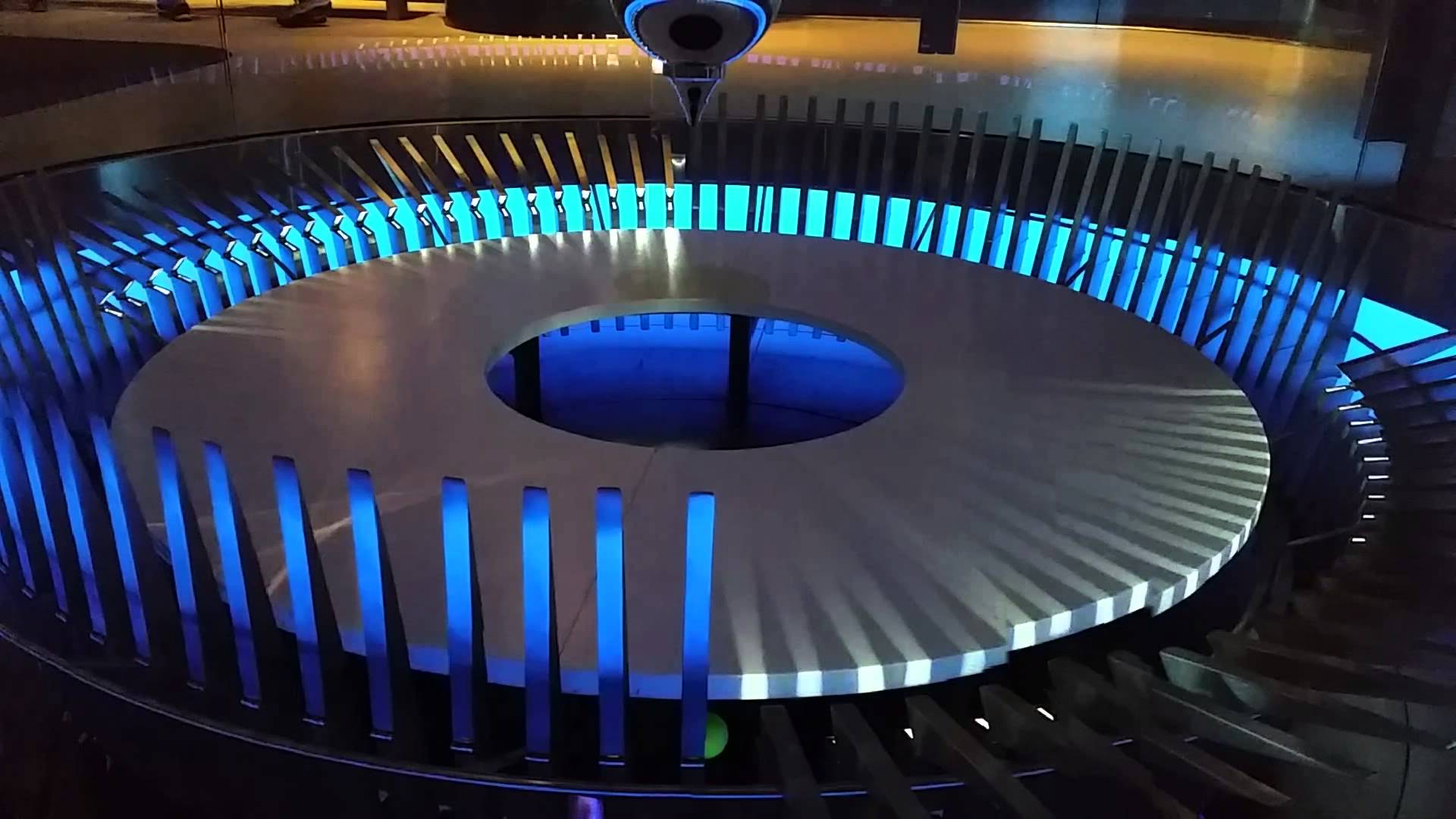 Foucault's Pendulum, Museum of Science and Industry, Chicago - YouTube