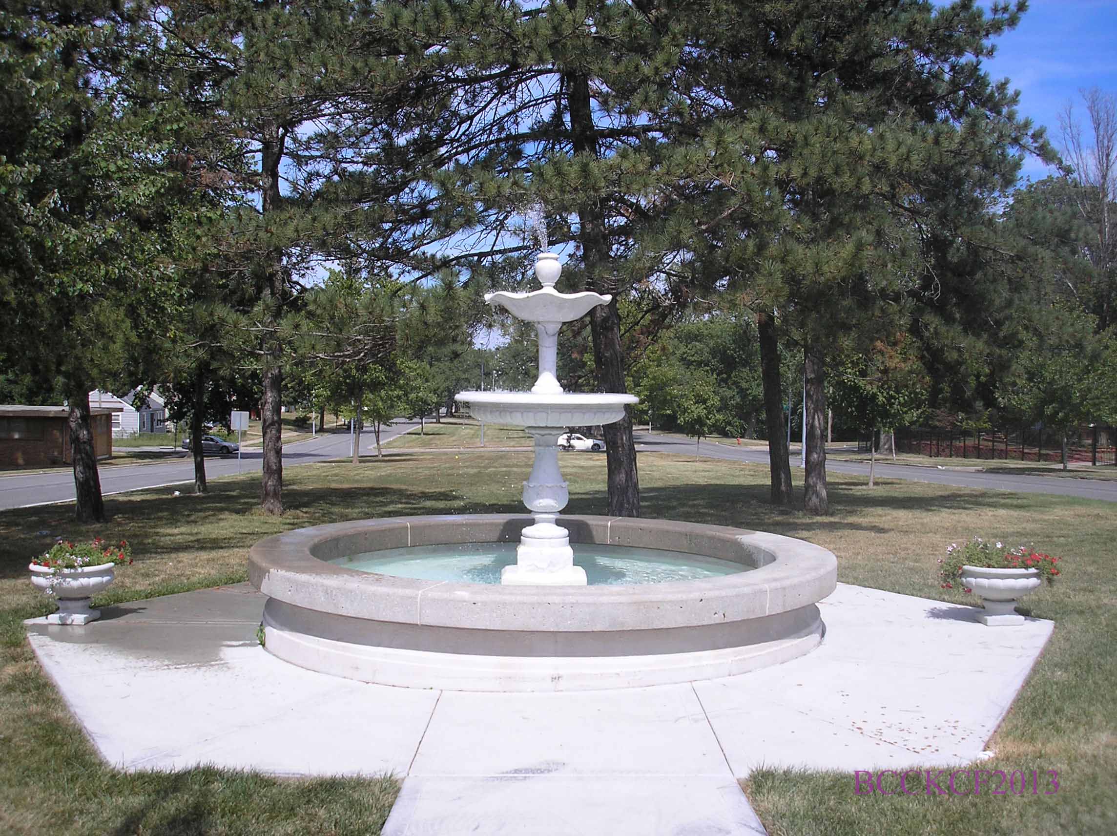 Marlborough Plaza Fountain | Hunting Fountains in Kansas City
