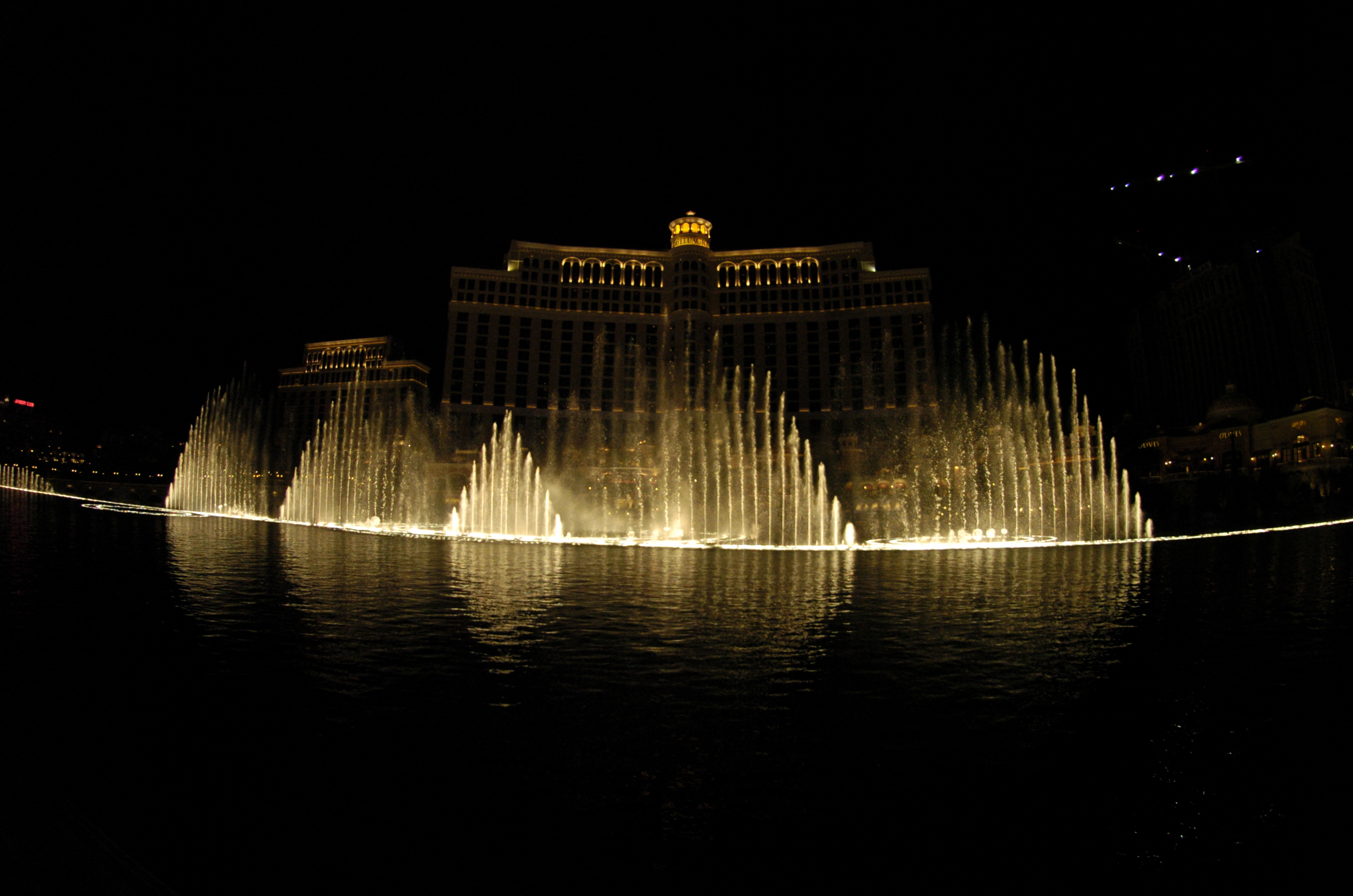 Bellagio Fountain at Night by bartok1221 on DeviantArt