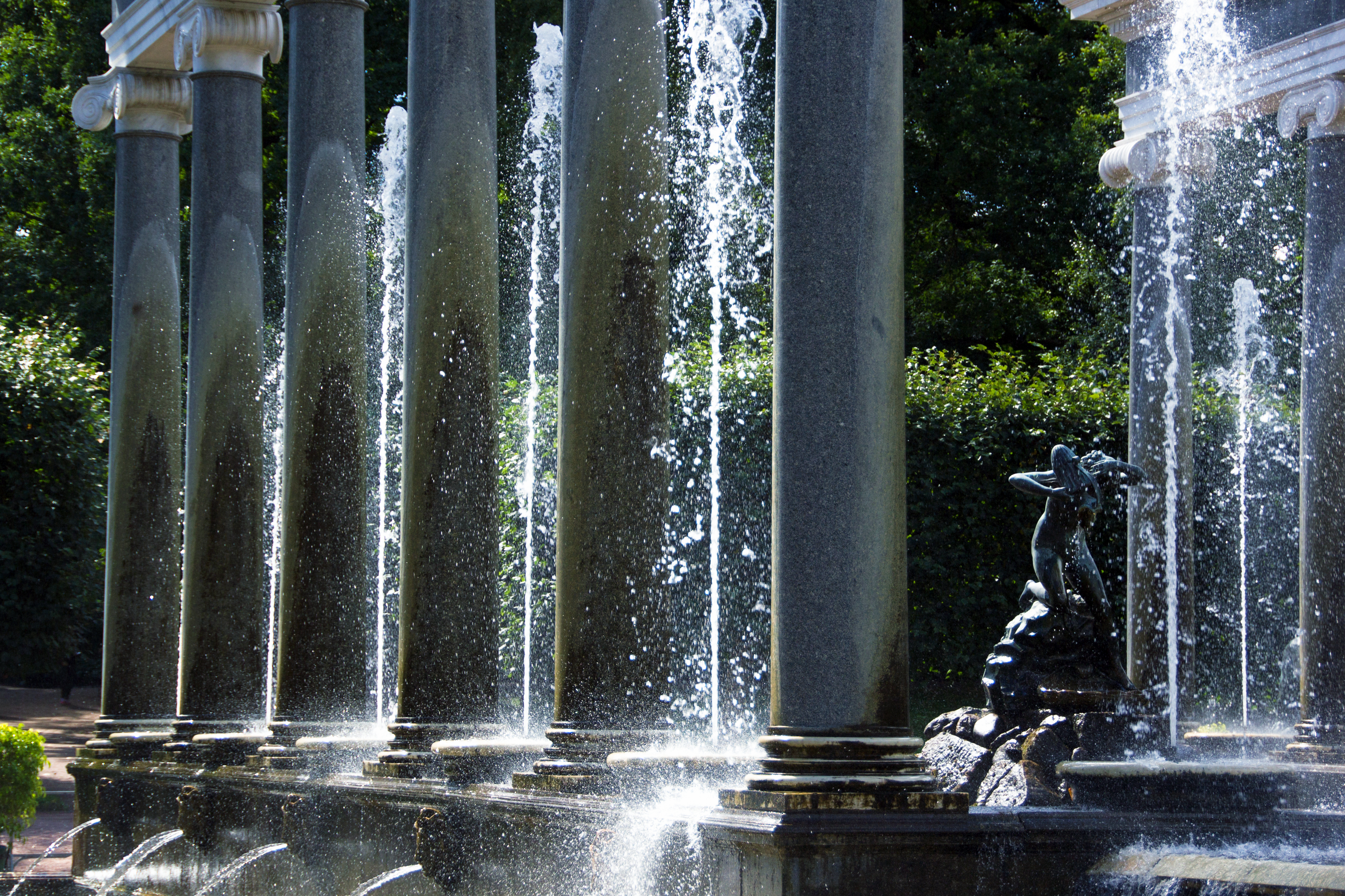 Fountain at peterhof palace photo