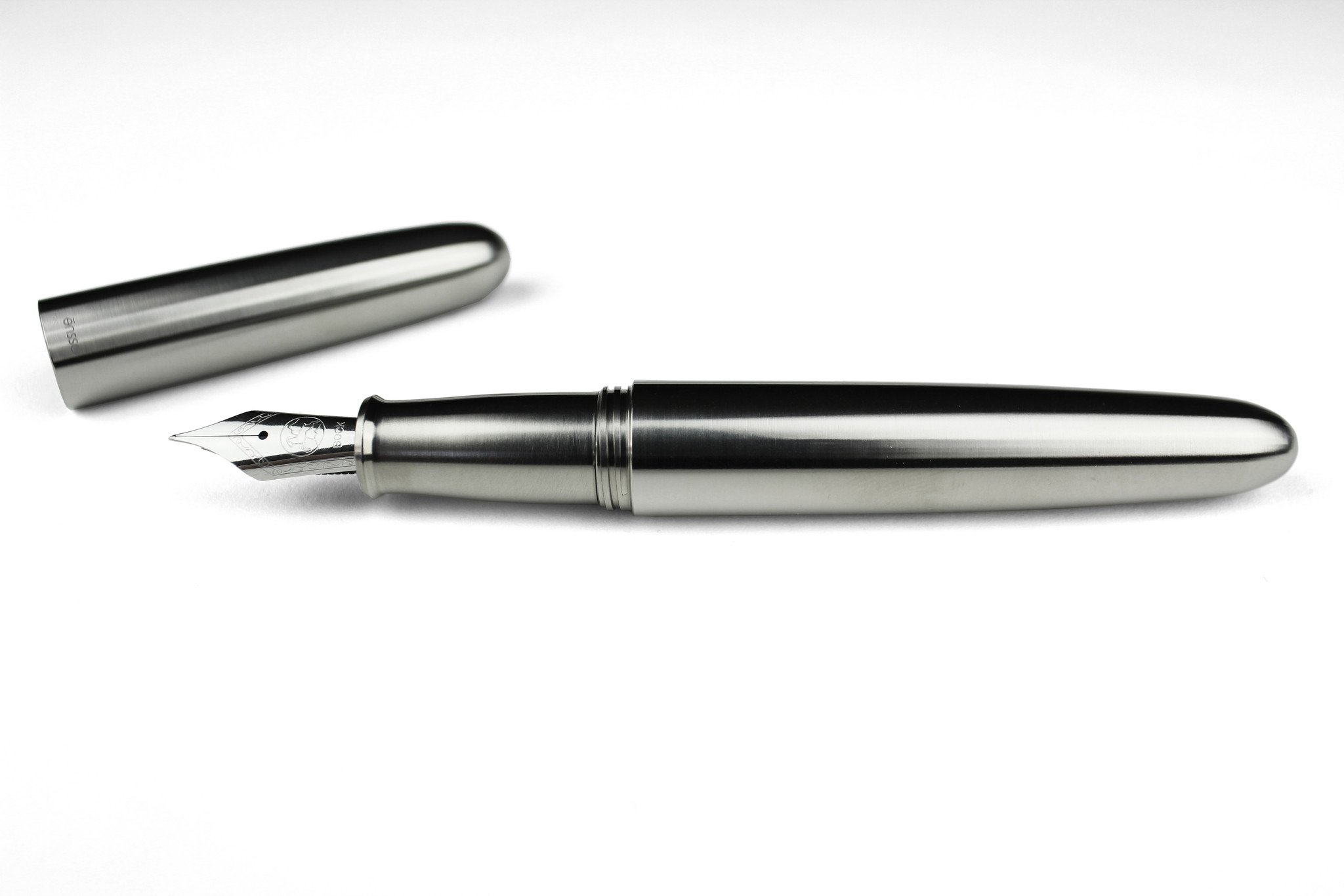 PIUMA Minimalist Fountain Pen - Titanium - ensso
