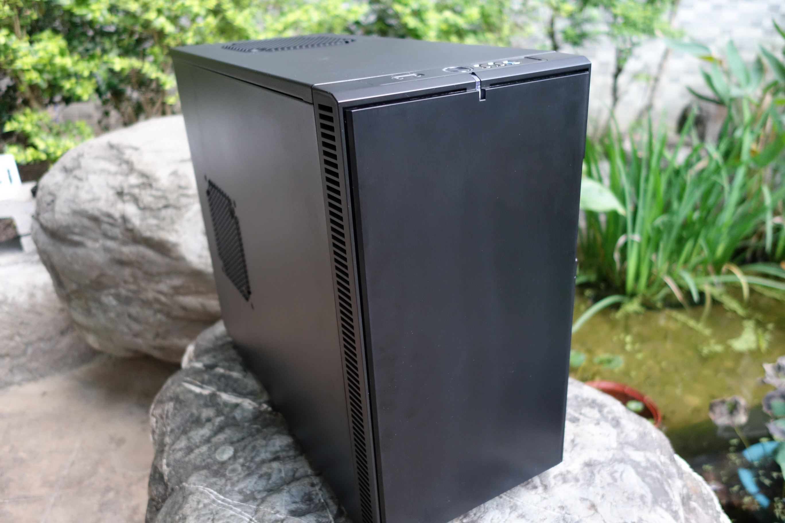 Define Mini mATX Case From Fractal Design: The Review - VR World