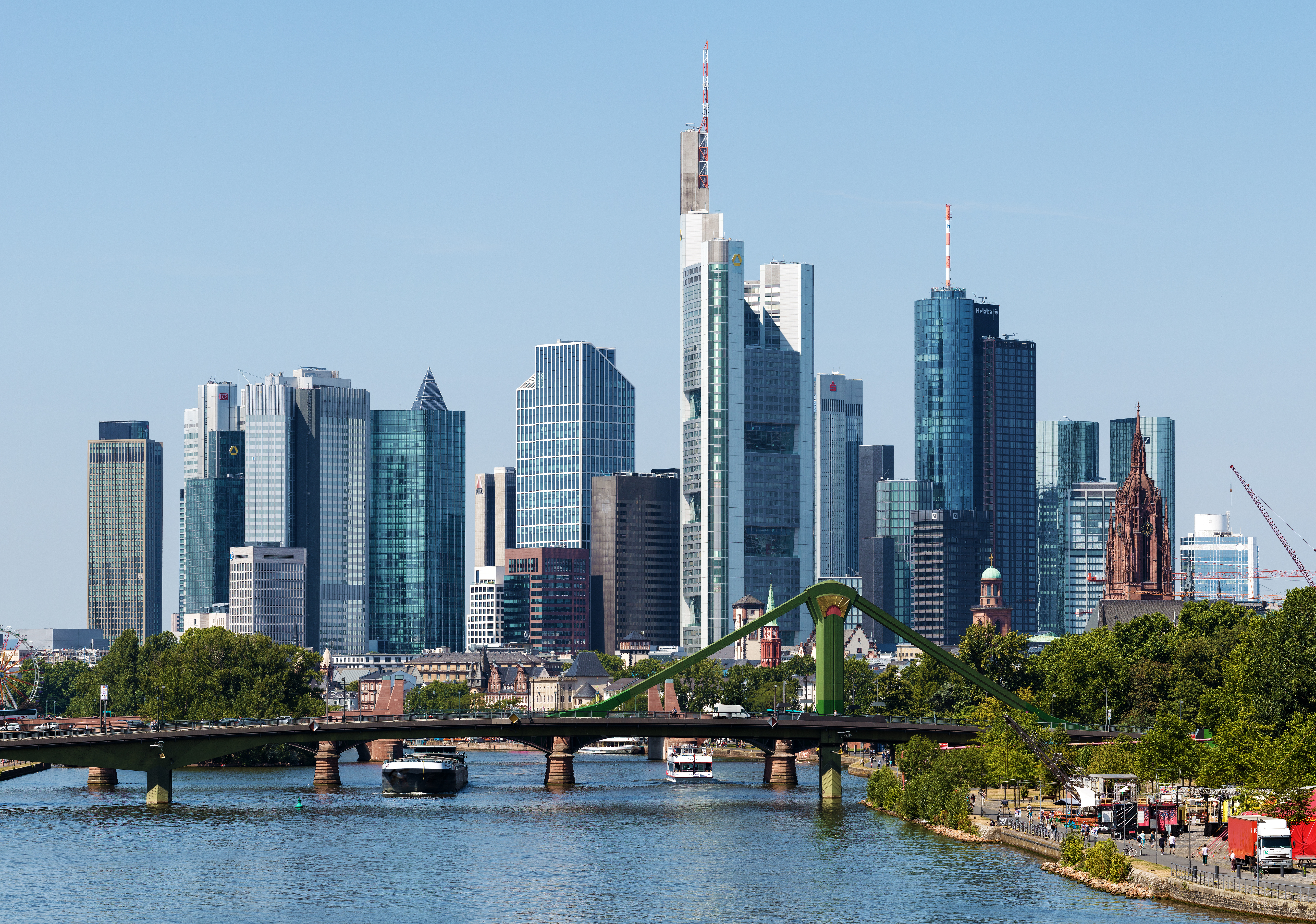 File:Skyline Frankfurt am Main 2015.jpg - Wikimedia Commons