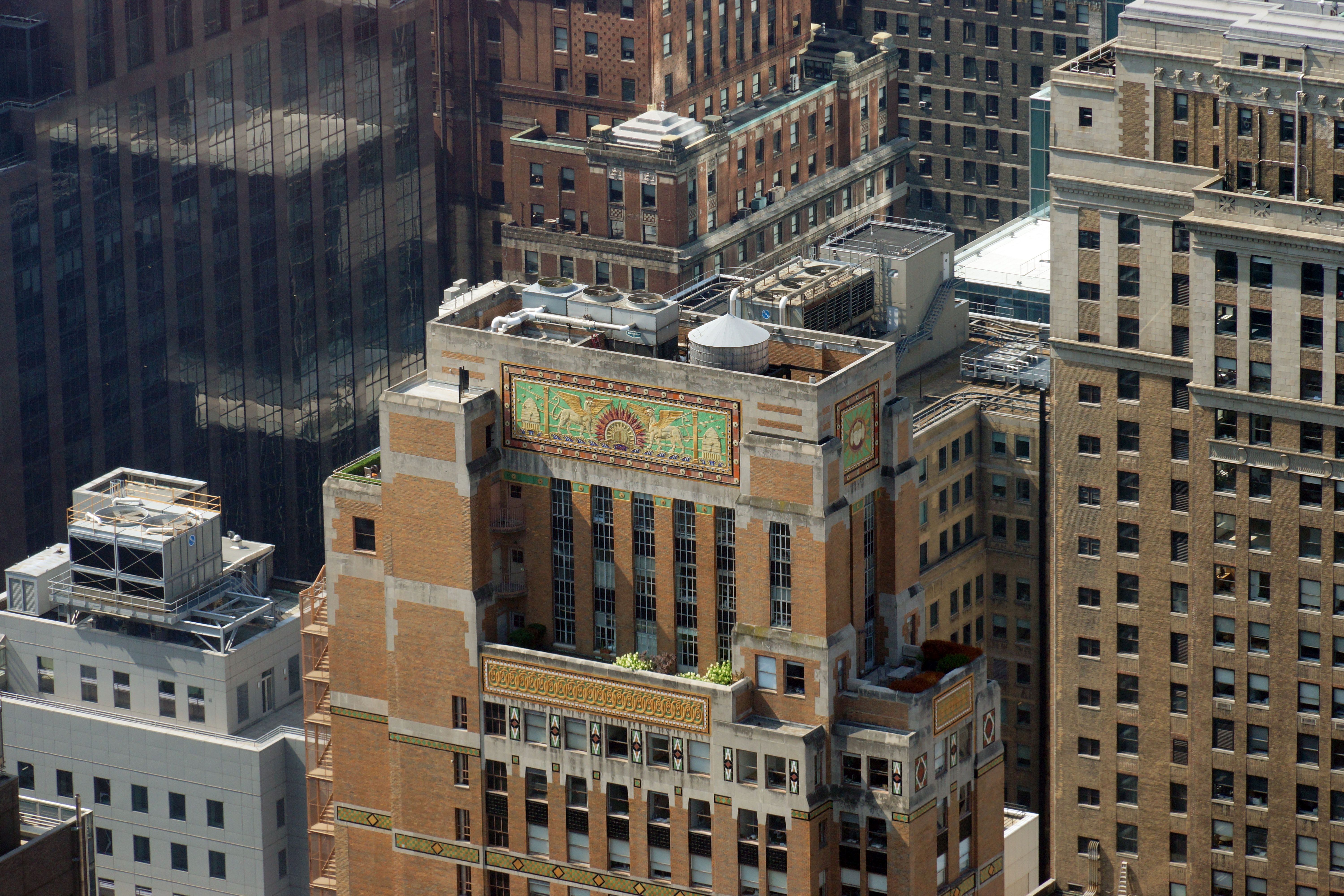File:Fred F. French Building Building top detail.jpg - Wikimedia Commons