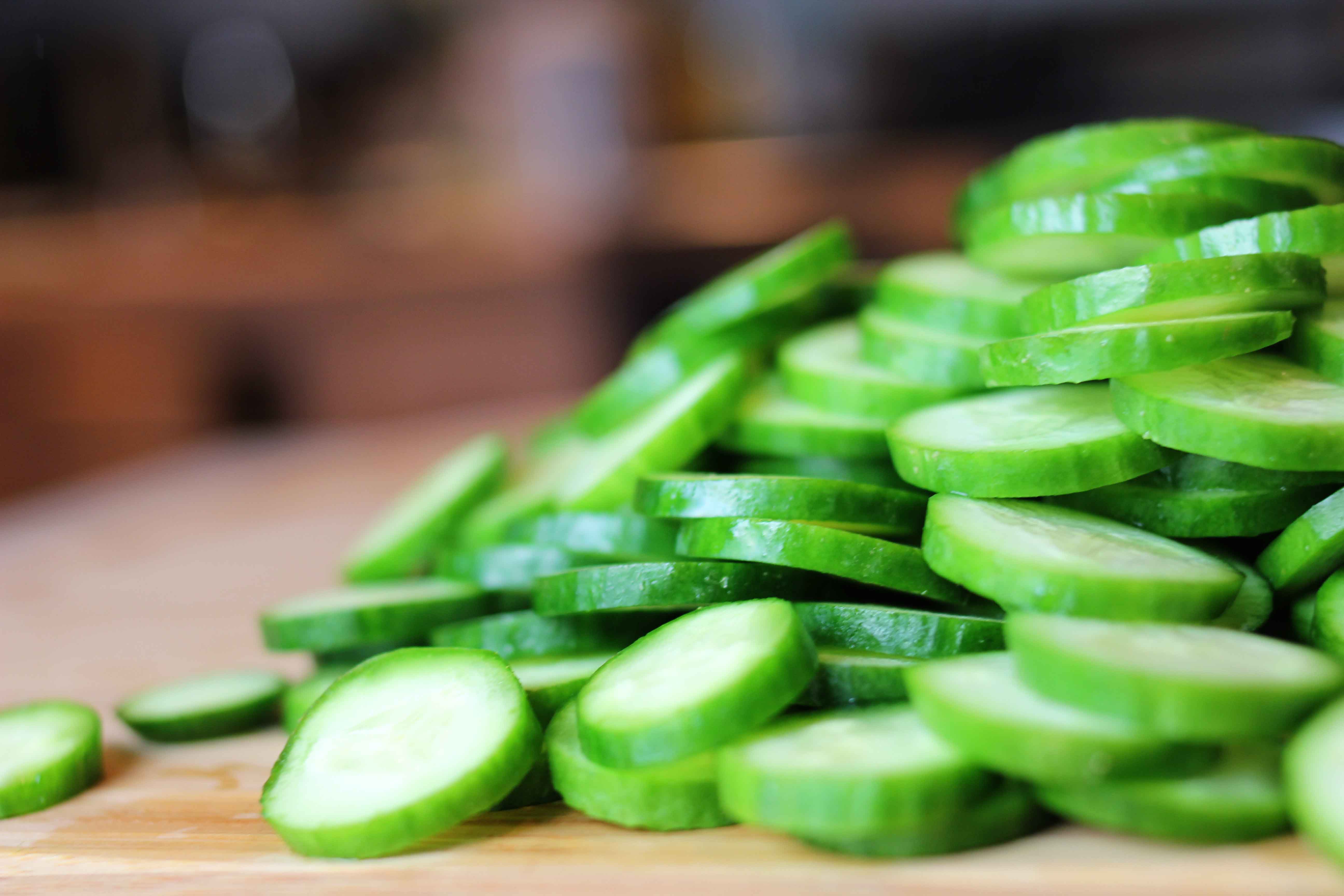 simple cucumber pickles with garlic and fresh dill | the amused bouche