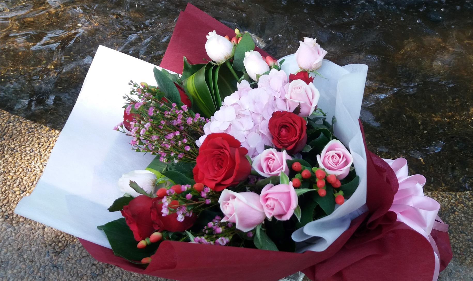 Fresh Flower Arrangement Gift bouquet (end 1/2/2019 9:36 AM)