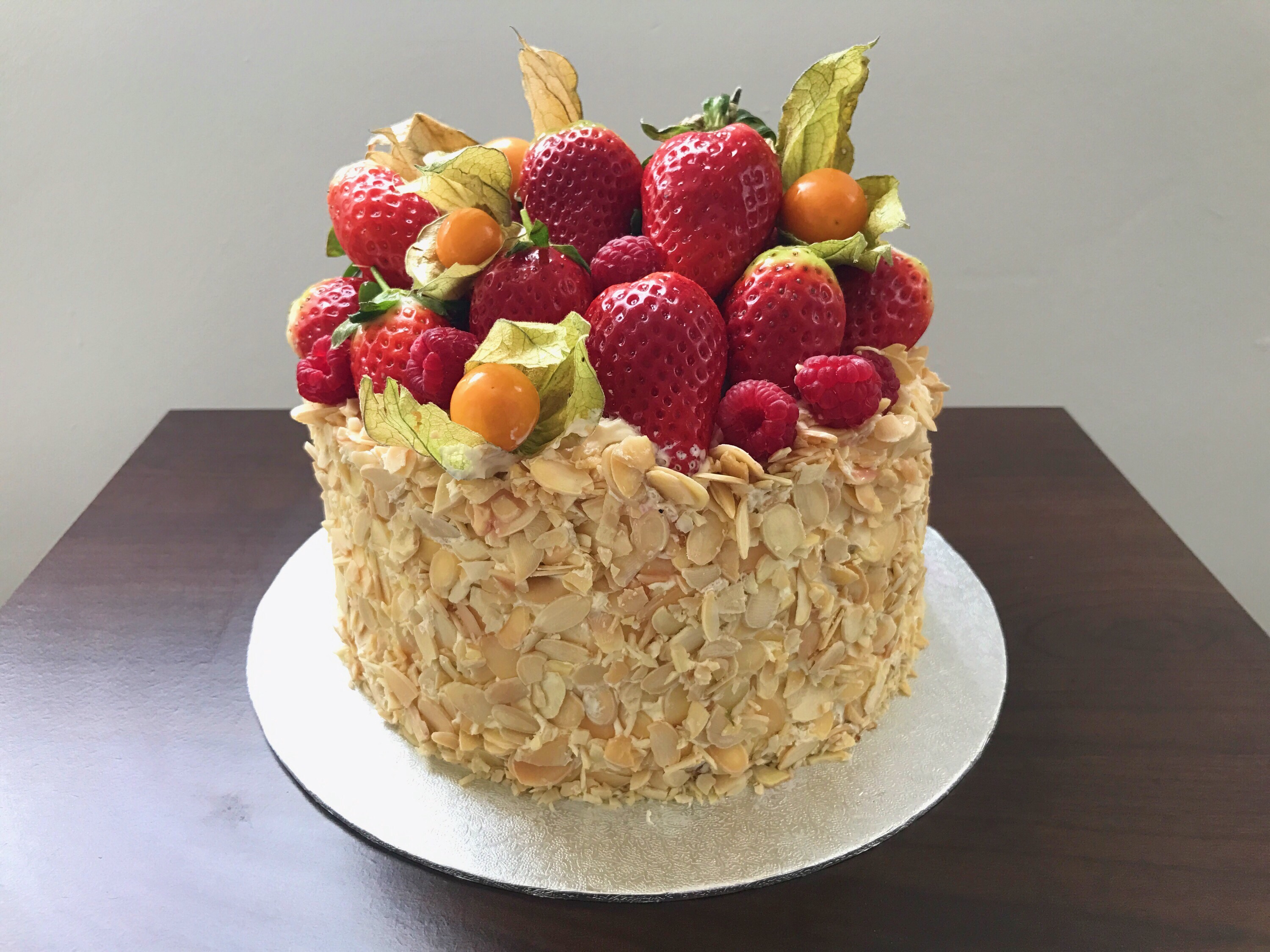 Fresh Cream Cake with Fresh Fruits – Eat With Arli