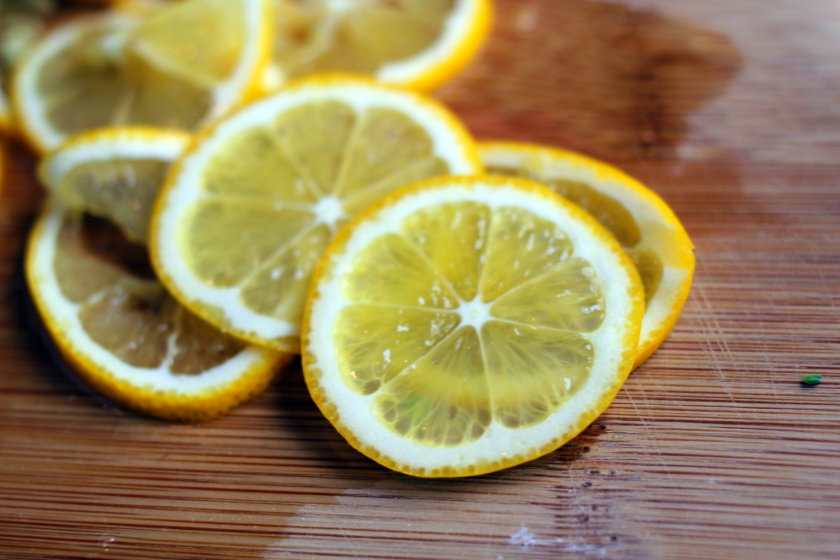 Fresh lemon slices photo