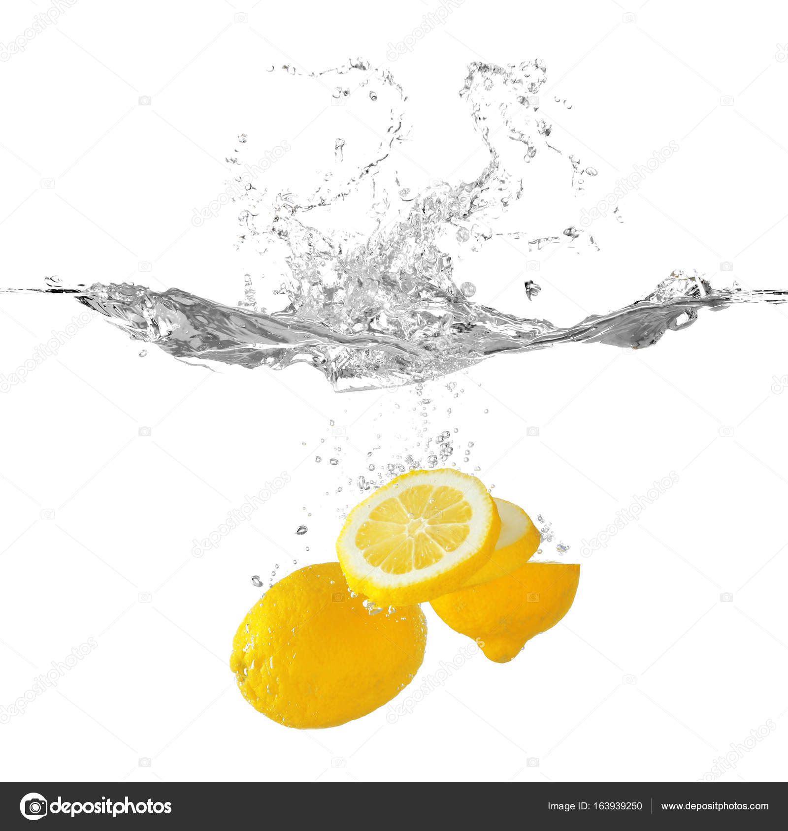 Fresh sliced lemon in water — Stock Photo © belchonock #163939250