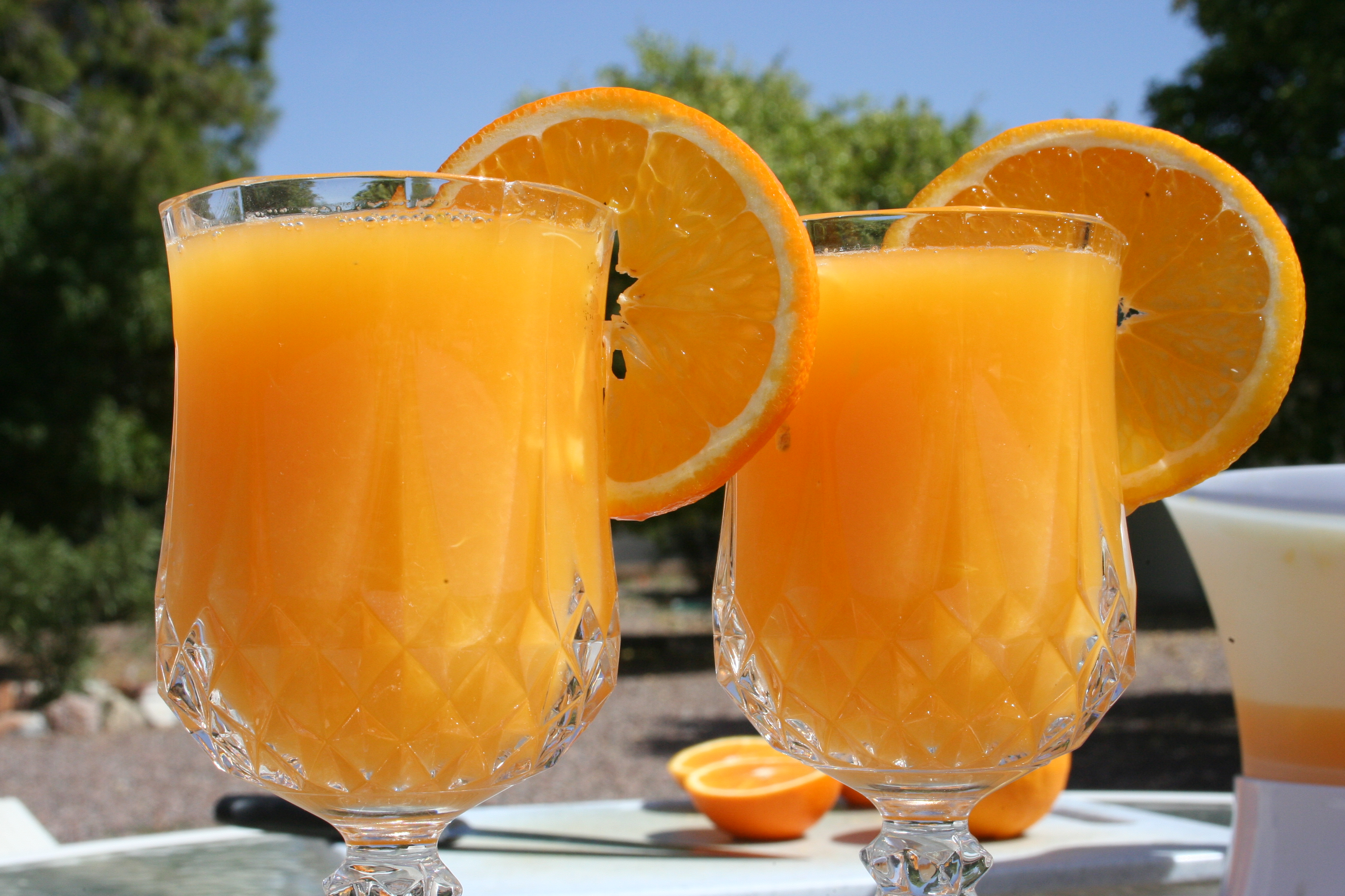 Как приготовить апельсиновый сок. Апельсиновый сок. Сок из апельсина. Стакан апельсинового сока. Коктейль с апельсином.