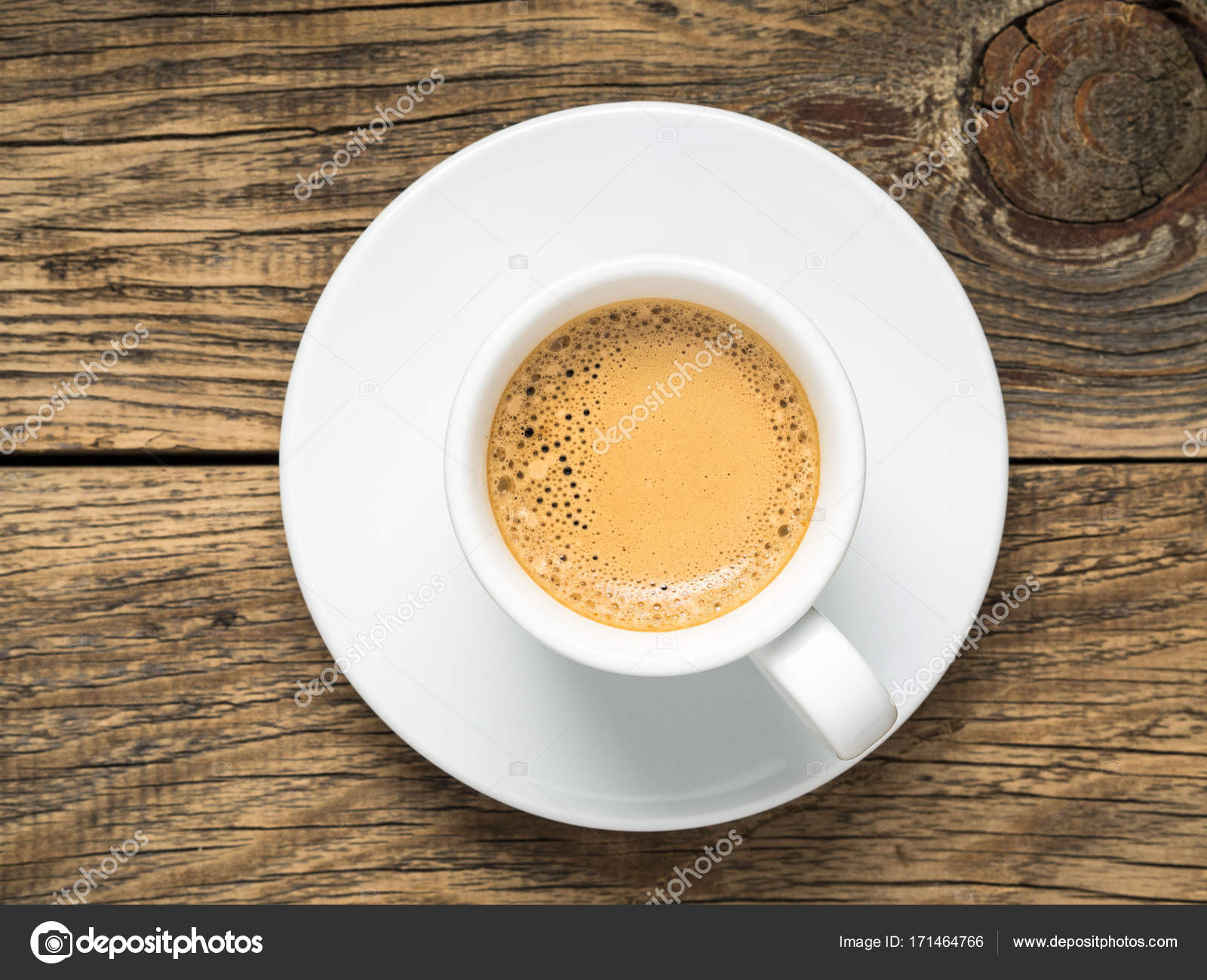 black frothy coffee in white cup — Stock Photo © NataBene #171464766