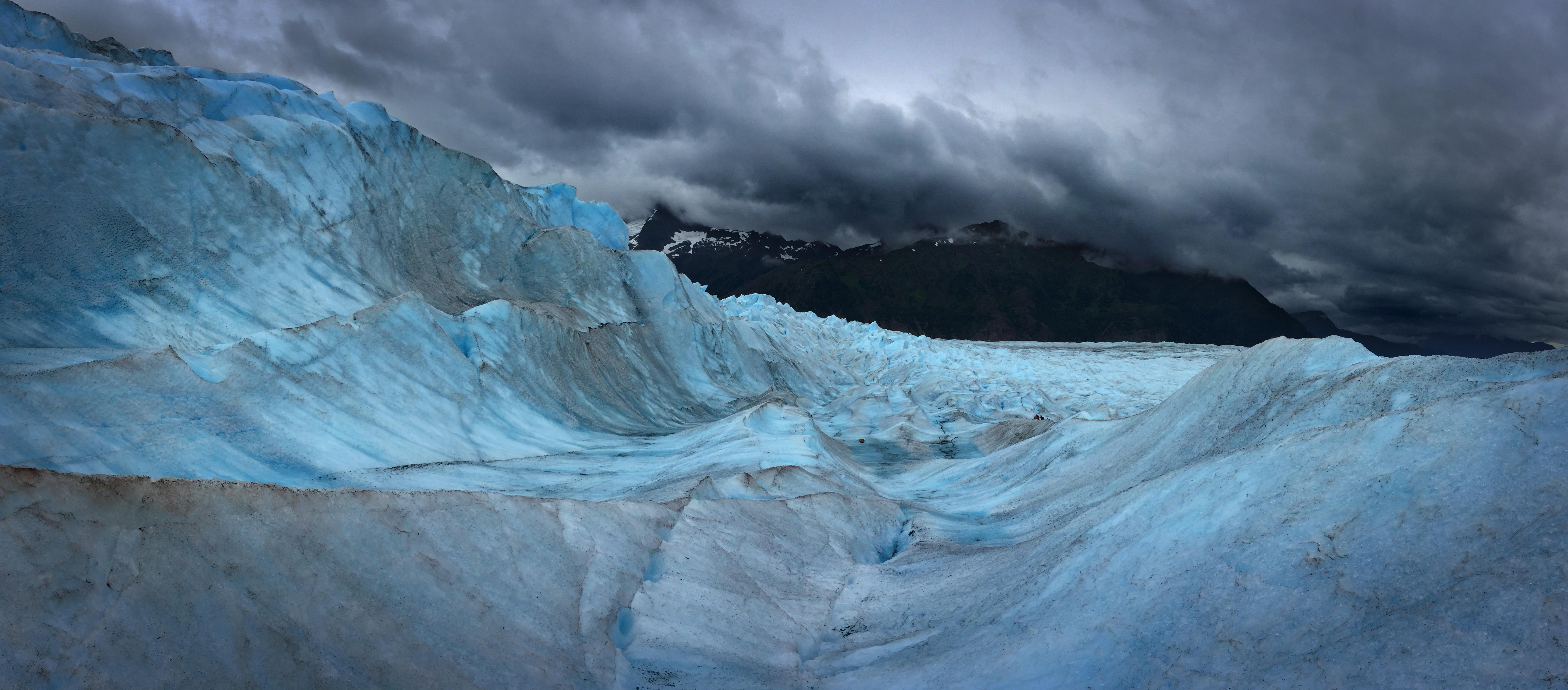 A frozen wave in the Mendenhall Glacier (Juneau, Alaska) [OC] [6906 ...