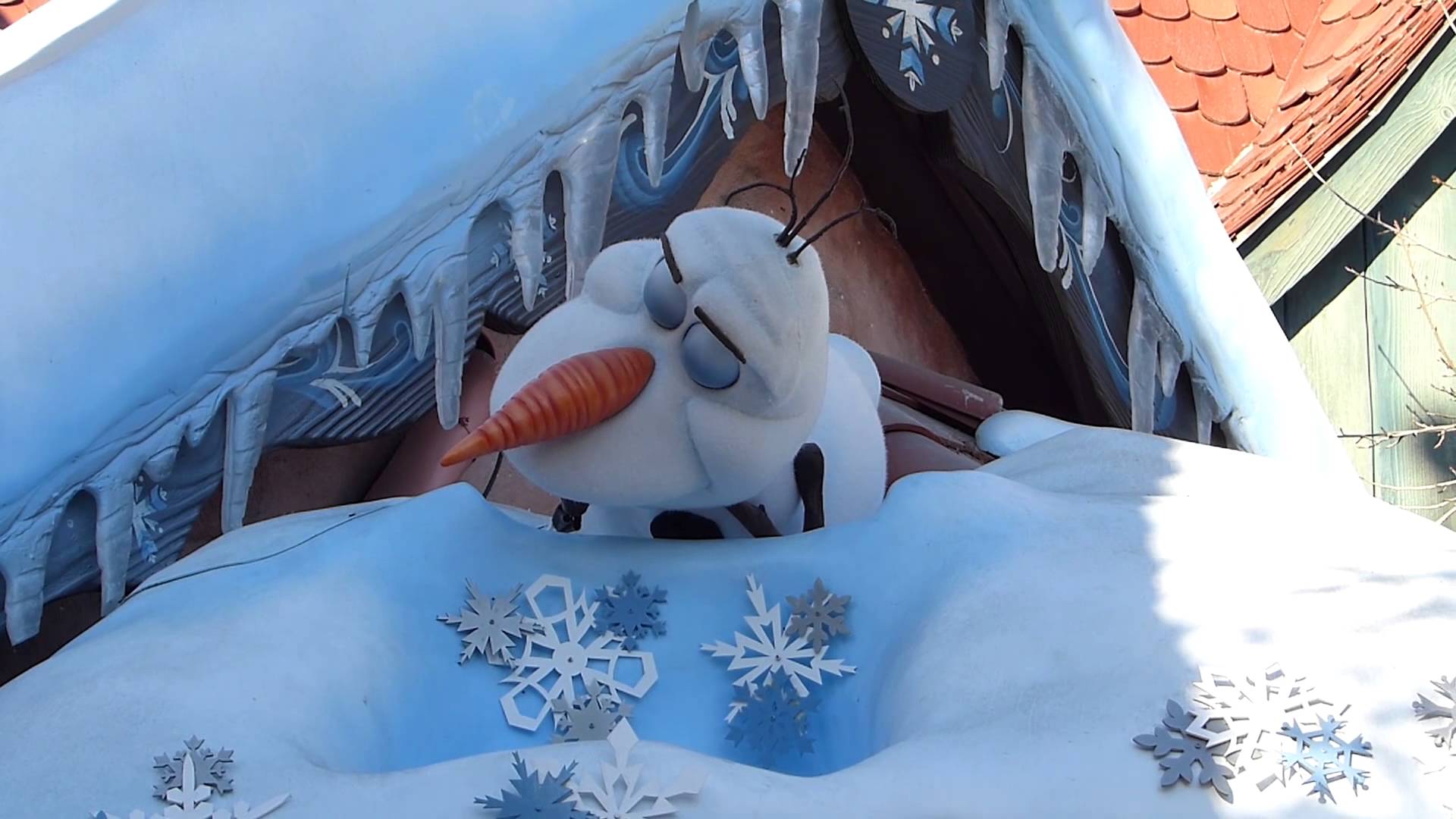 Frozen Villiage at Disneyland & Olaf Snoring on Top of Anna and ...
