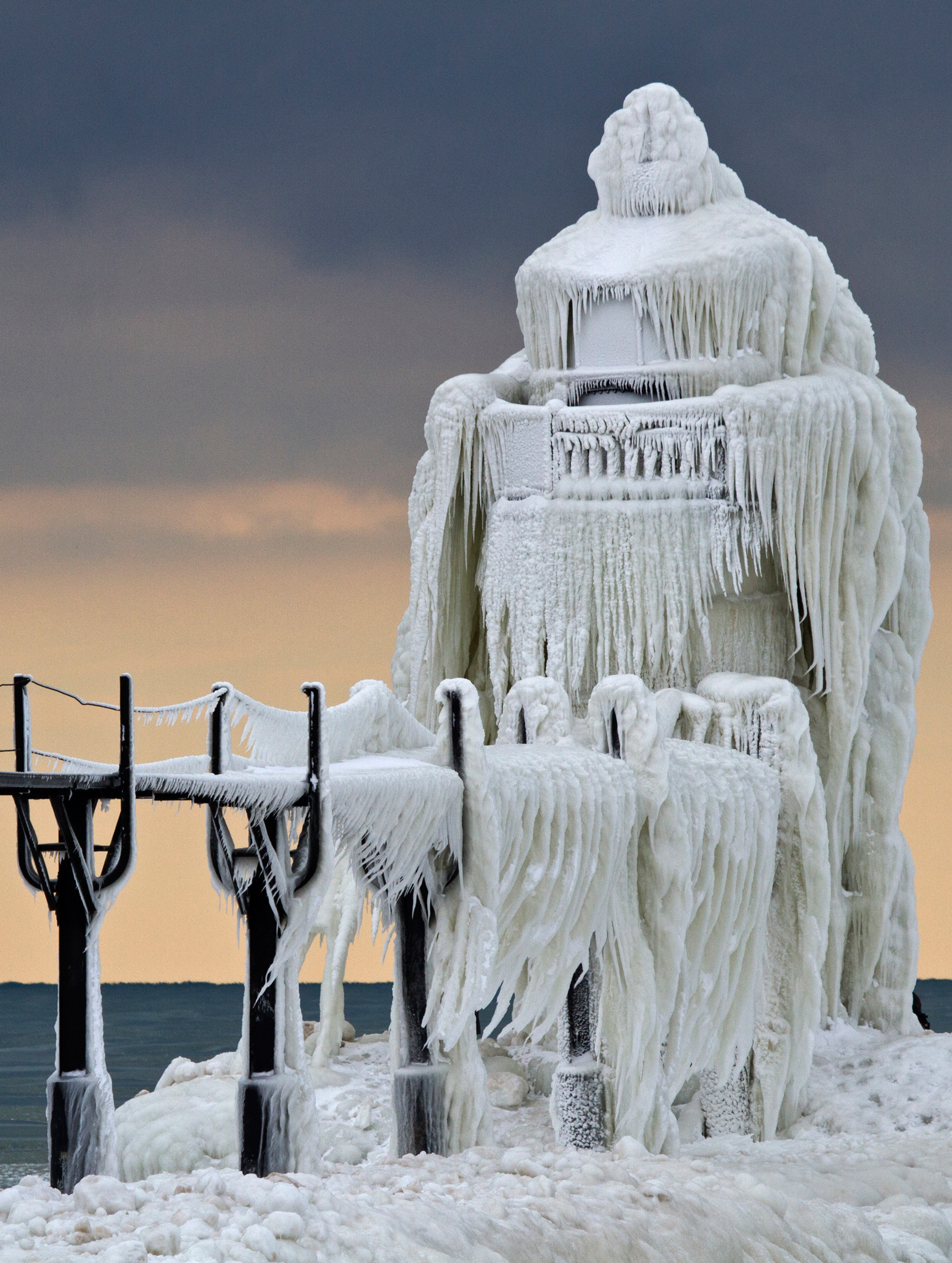 Frozen Lighthouse Becomes Dramatic Ice Sculpture | DiscoverMagazine.com