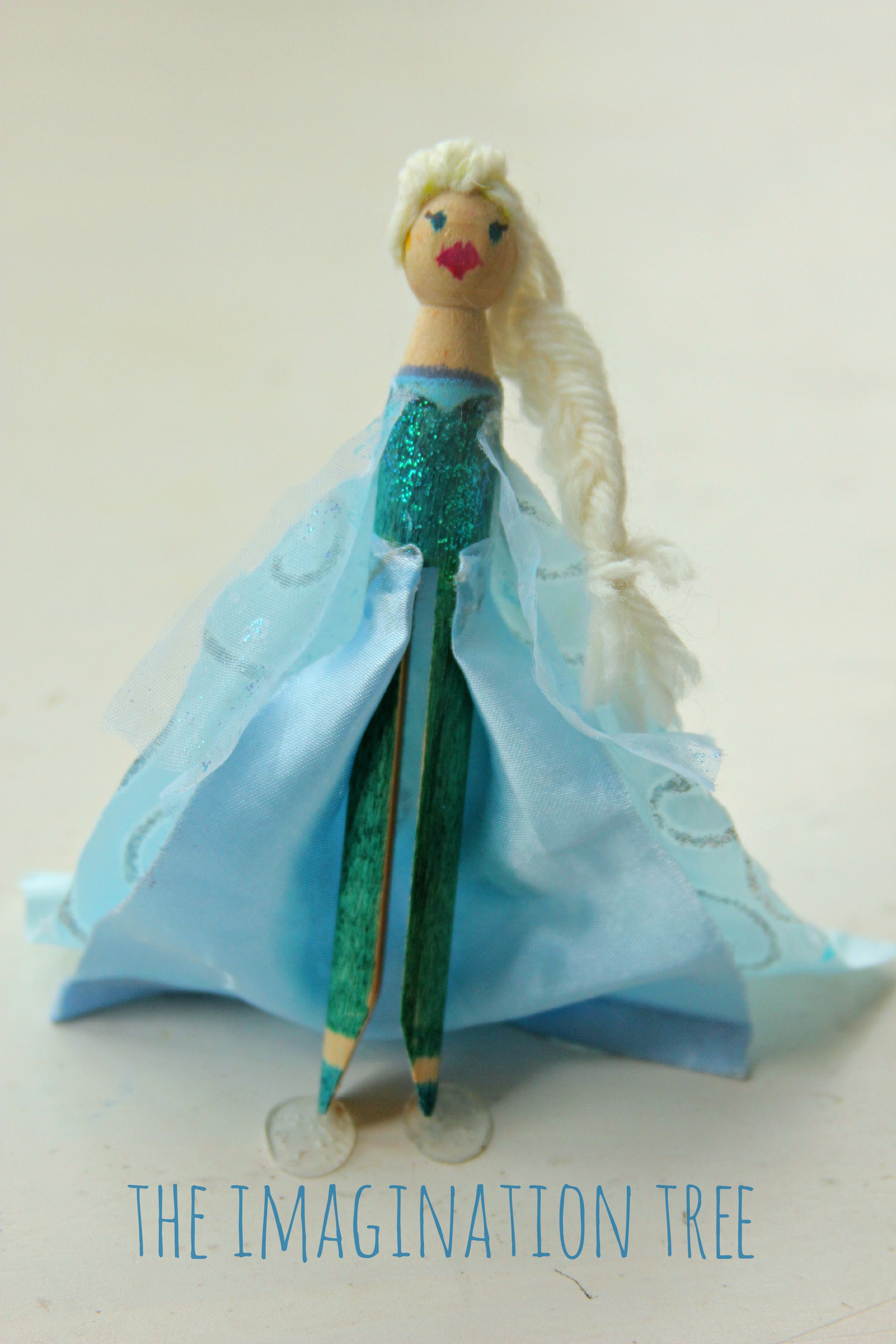 DIY Elsa and Anna Peg Dolls from Frozen - The Imagination Tree