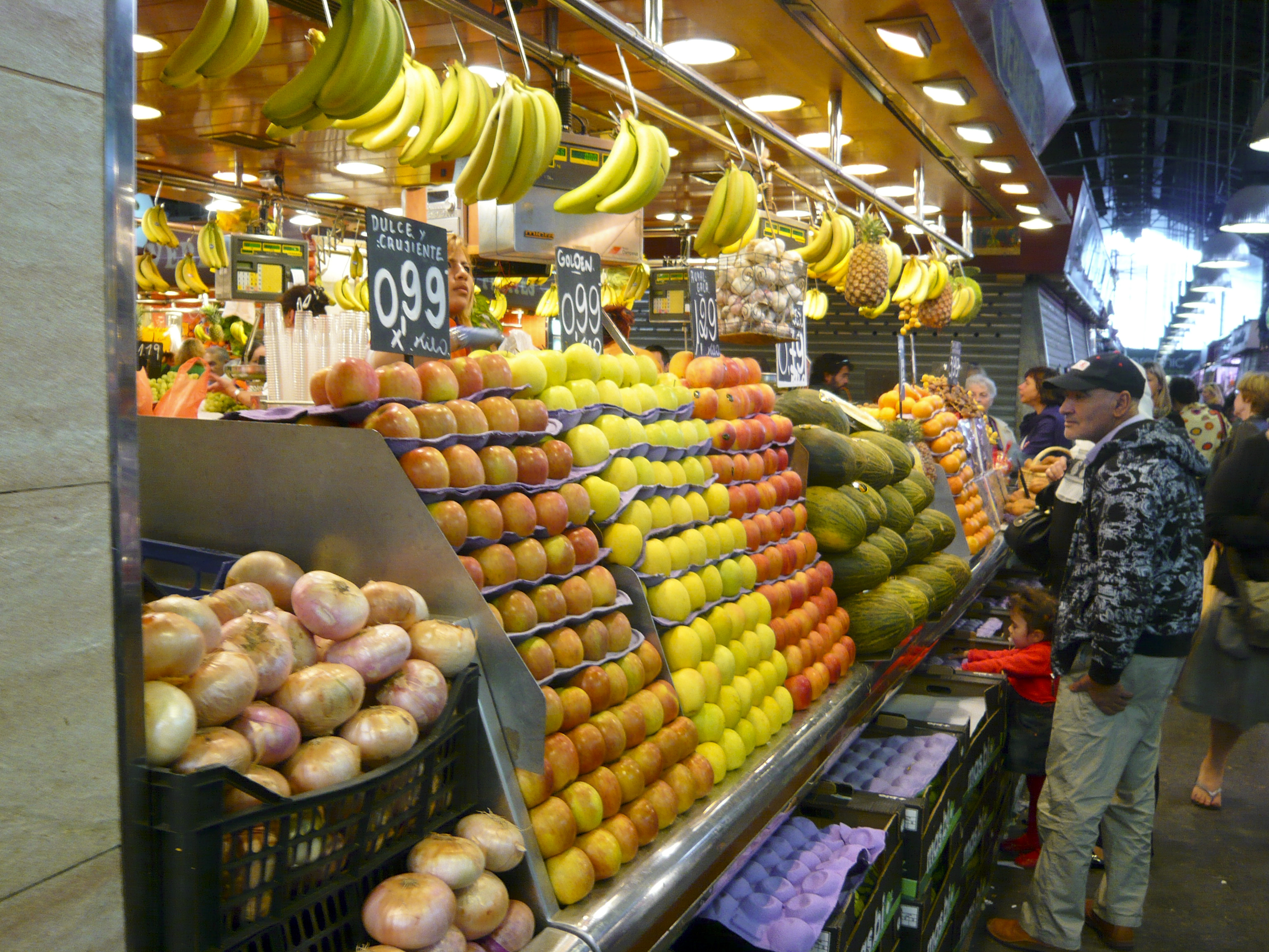 File:Fruit stall at Barcelona market (2925474480).jpg - Wikimedia ...