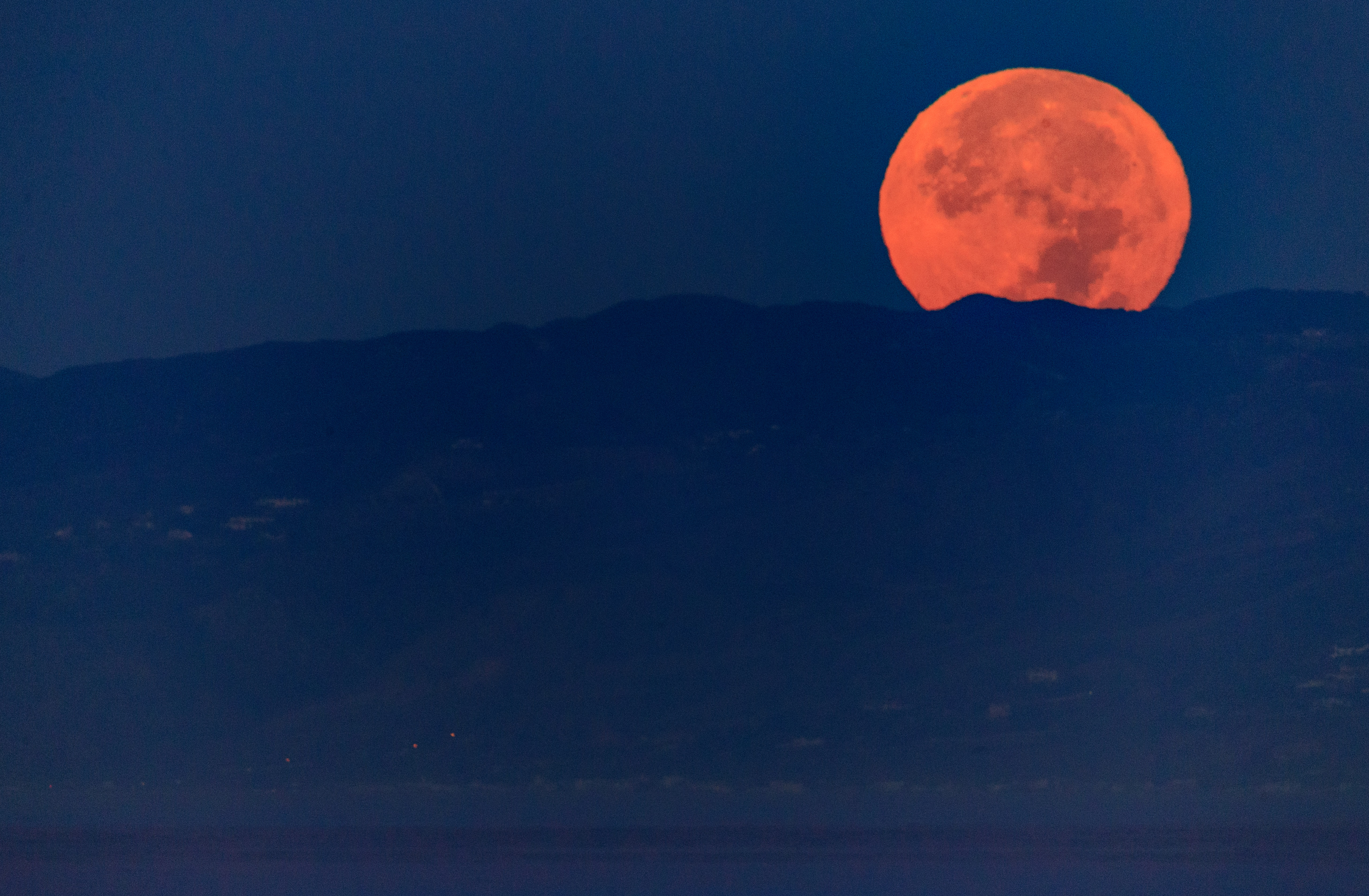 When Is the Full Moon in November 2017? How the Beaver Moon Isn't a ...