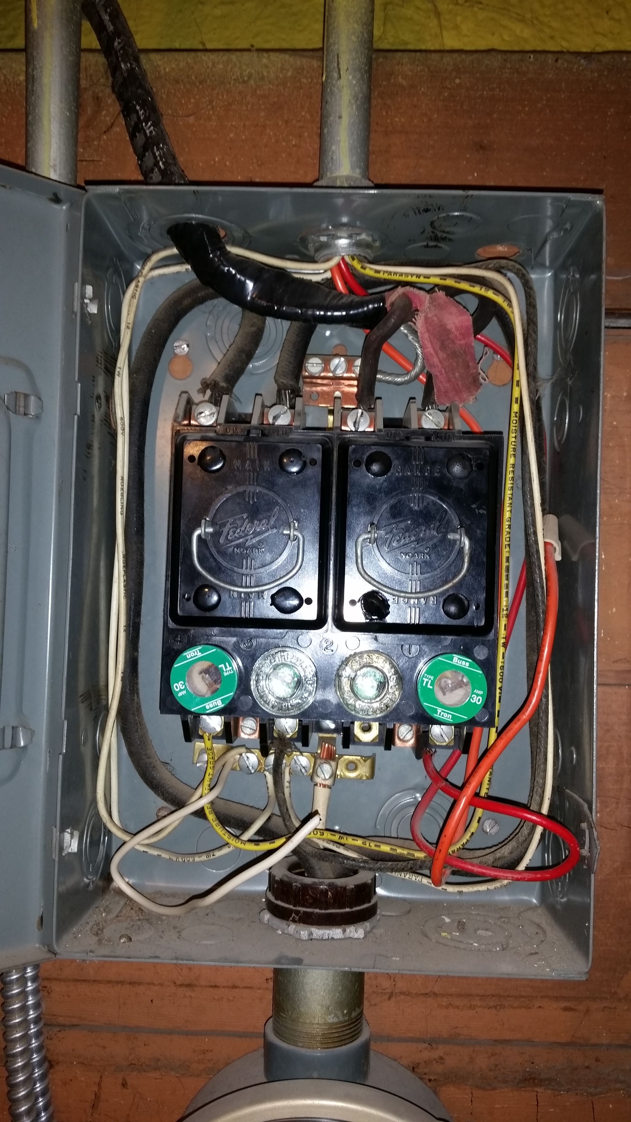 Question about fuse boxes : electricians