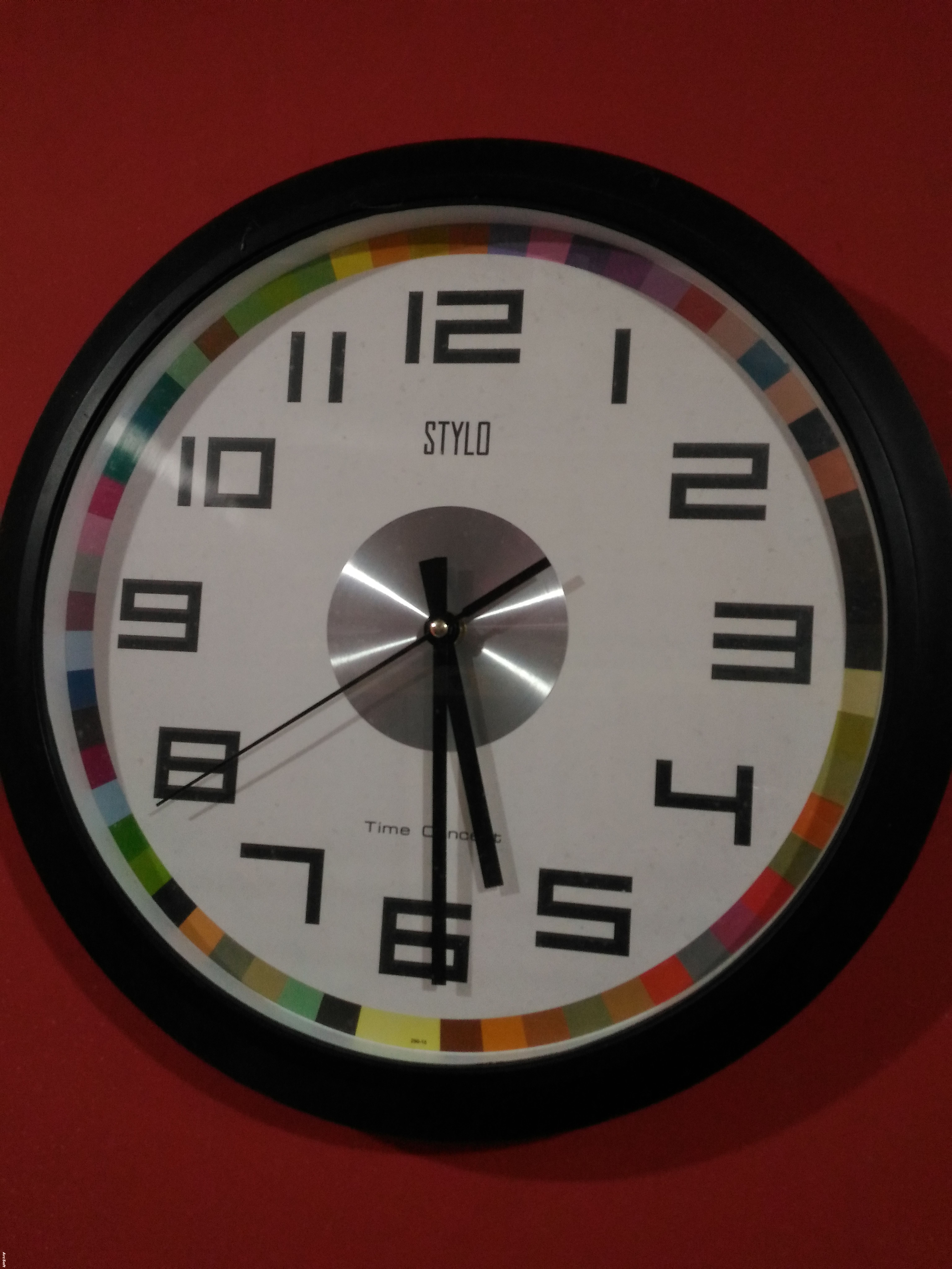 Creative time. Часы машина времени. Часы в будущем. Настольные часы машина времени. Le Future часы с календарем.