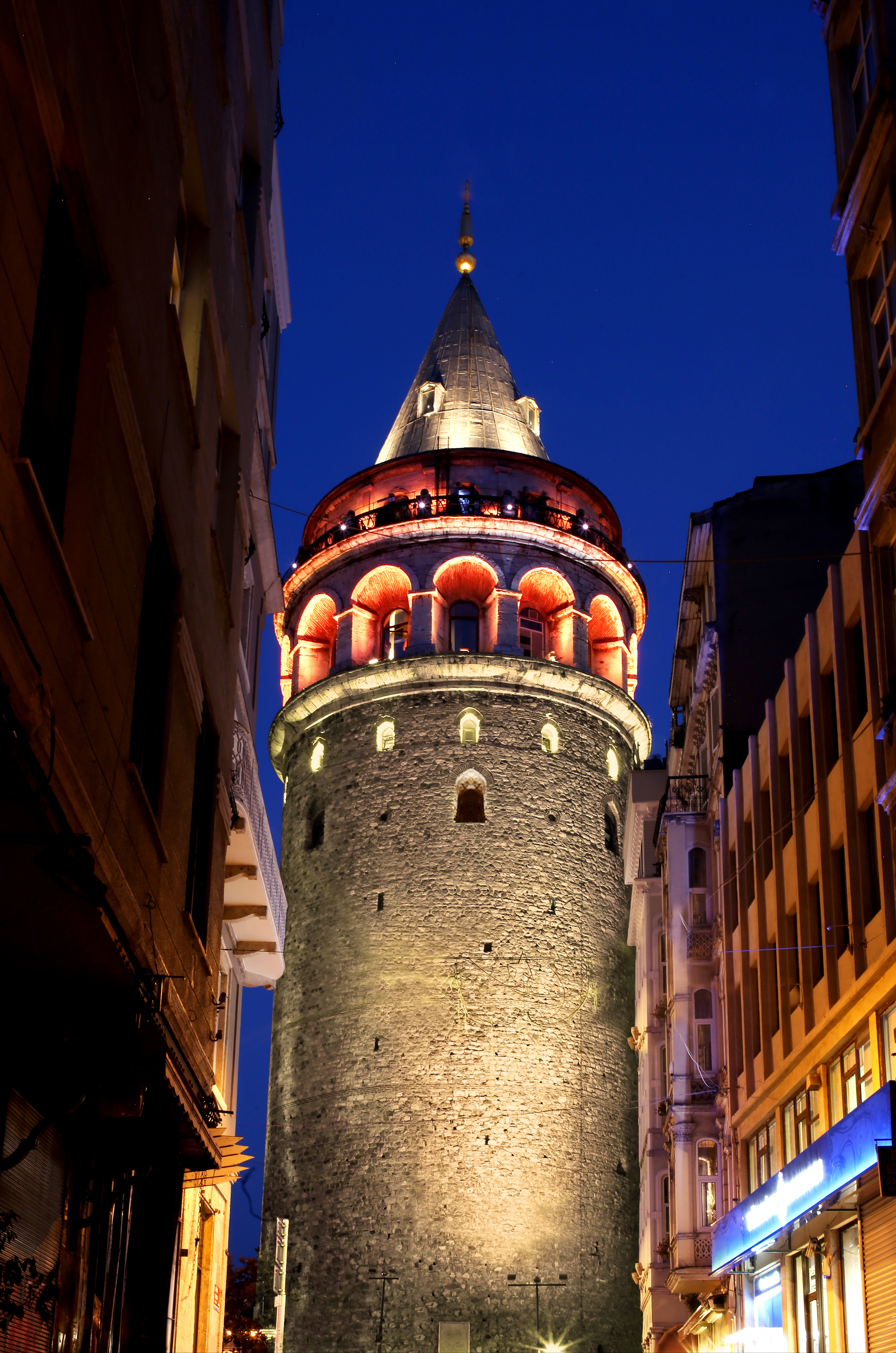 Istanbul's iconic Galata Tower in the limelight - Philips Lighting