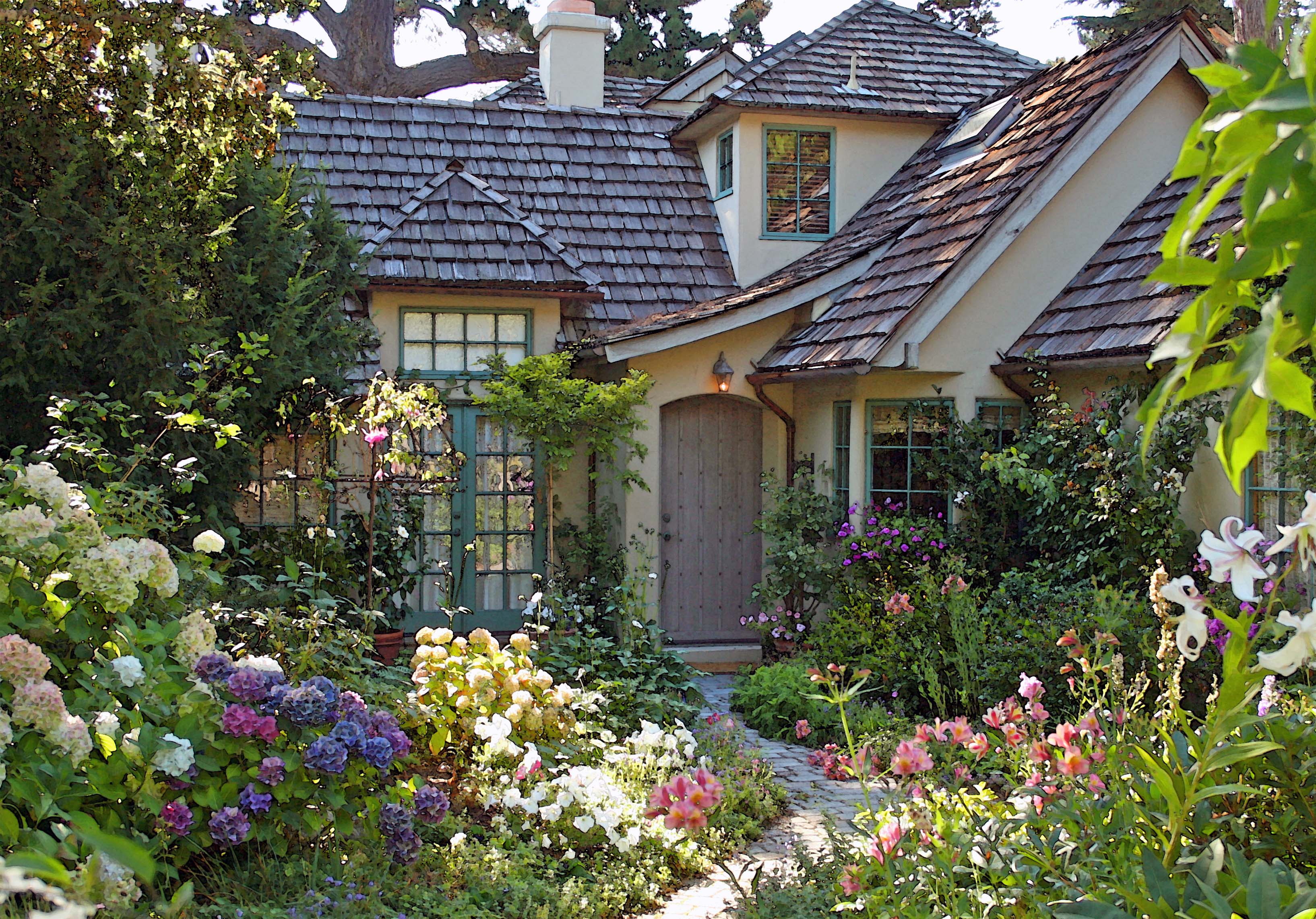 Pretty English Garden Cottage Photos Landscaping Ideas Colorful ...