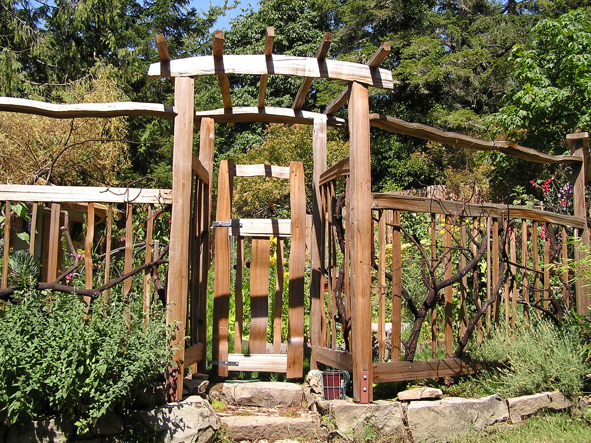 Ferguson garden entrance - Cedar Sustainable Woodwork