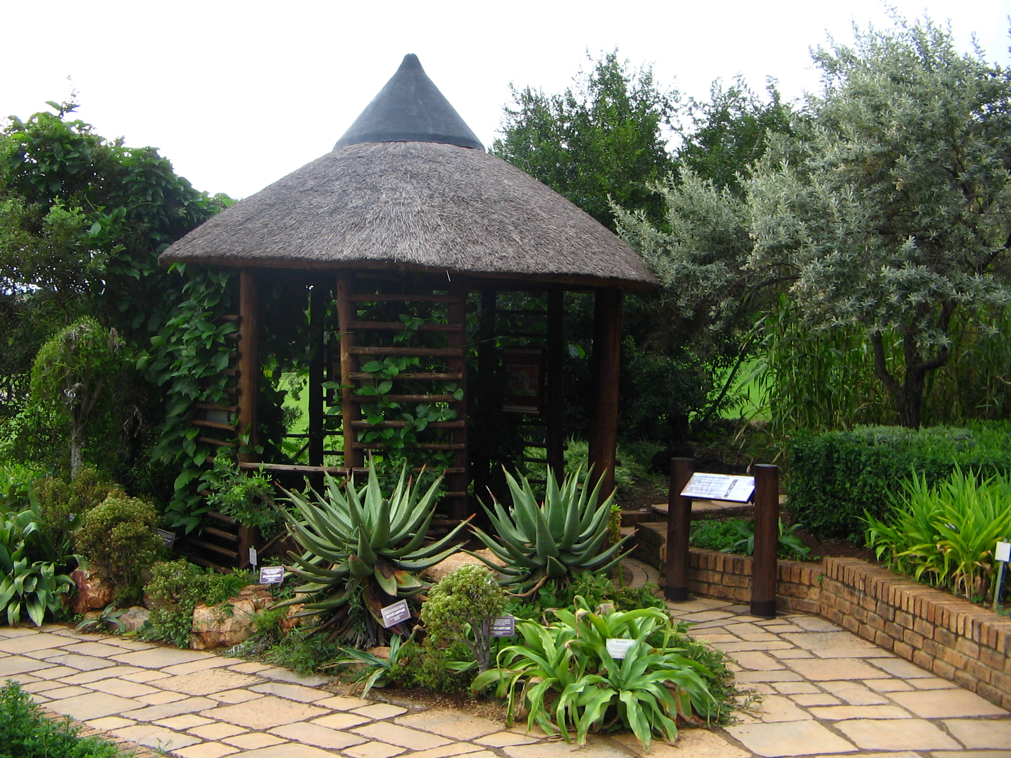 File:Walter Sisulu National Botanical Garden - hut.jpg - Wikipedia