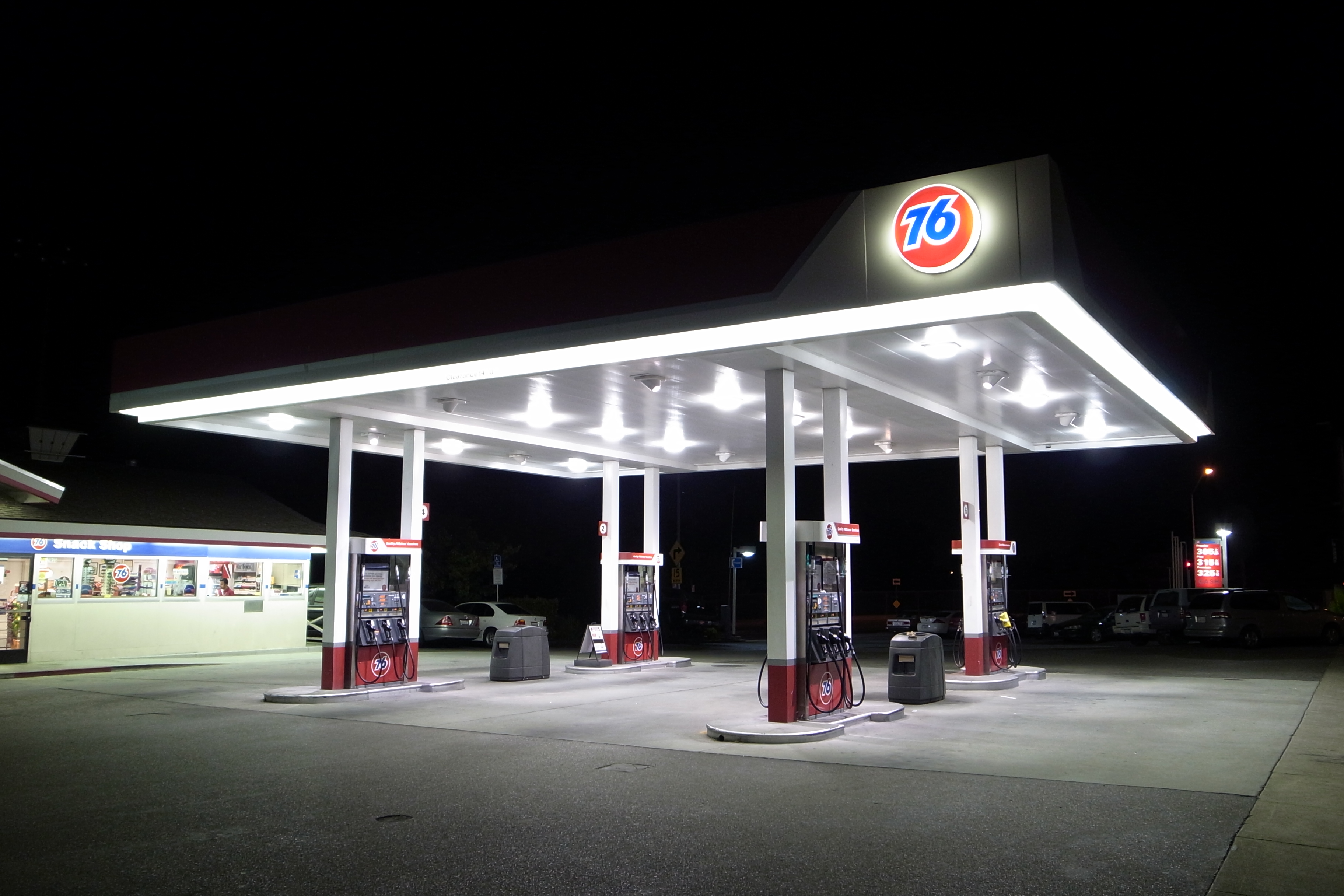 File:Union 76 Gas Station.jpg - Wikimedia Commons