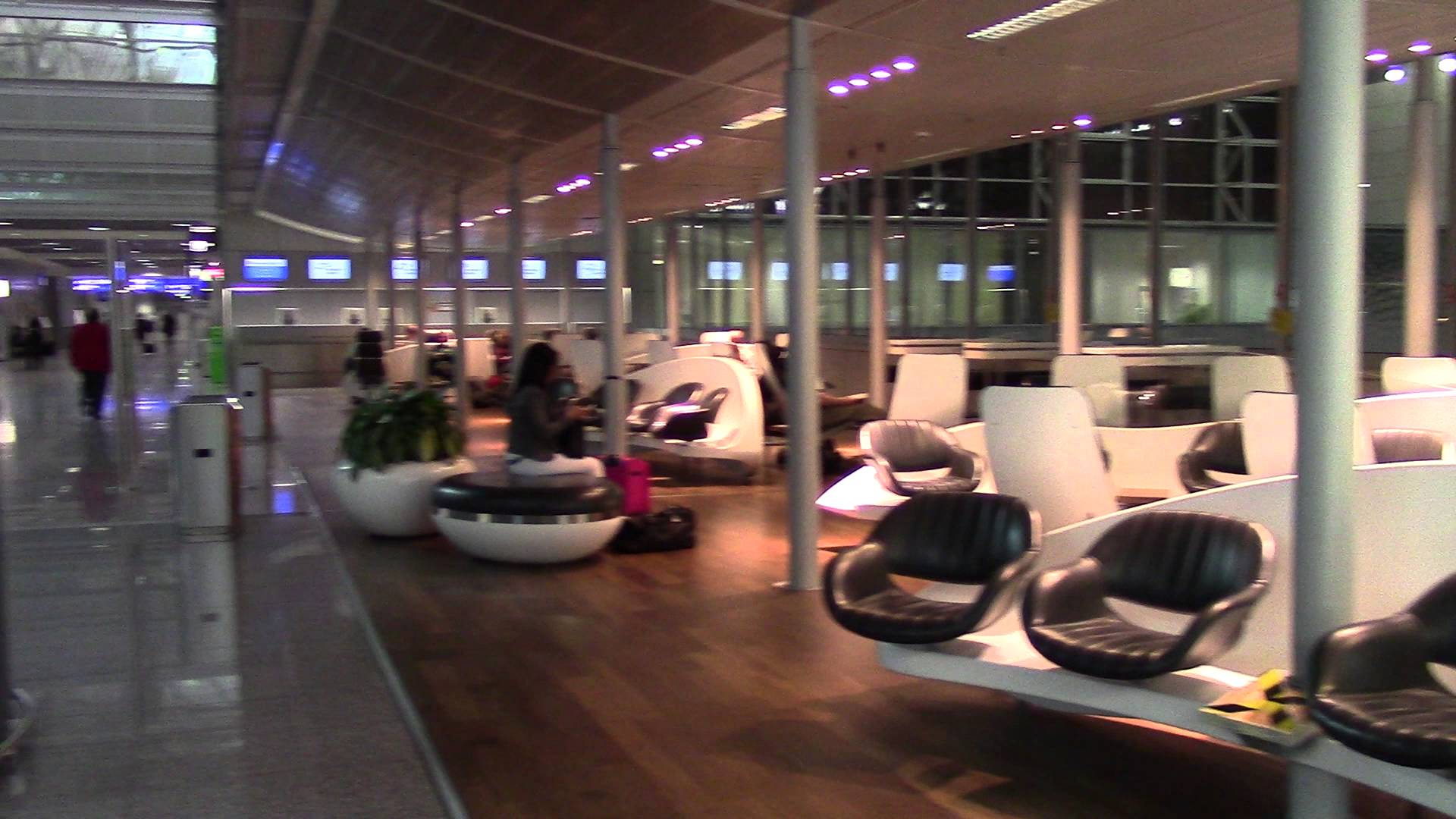Airport Frankfurt Terminal 2 Gates Waiting Area - YouTube