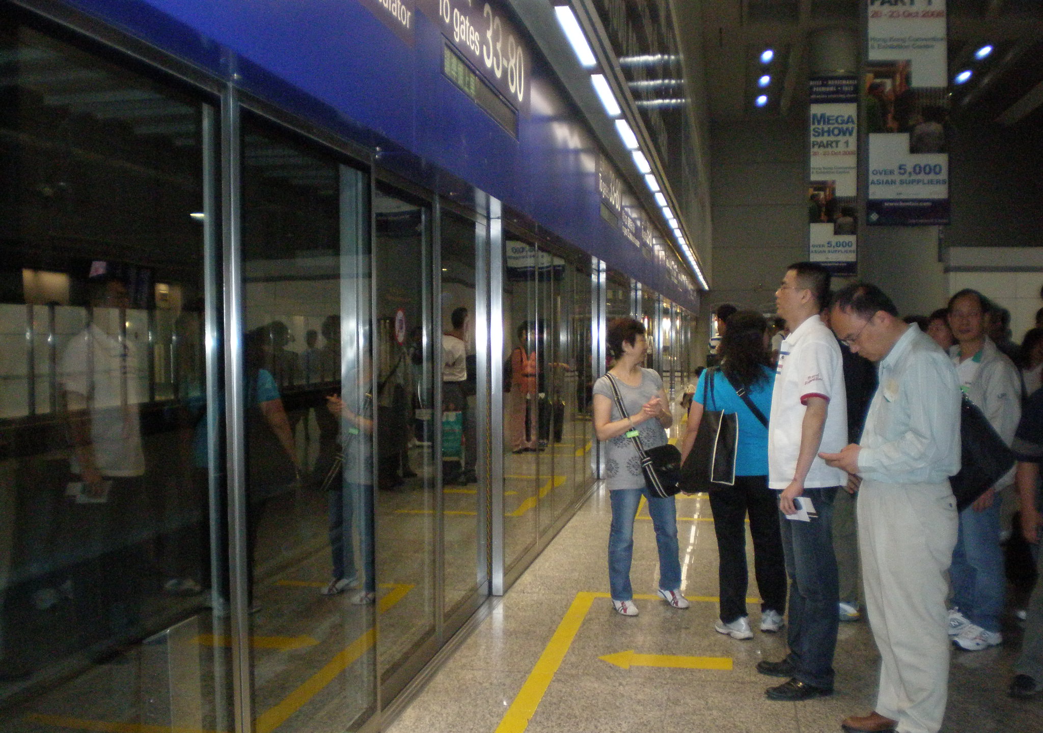 File:Waiting for HKIA Automated People Mover to gates 33-80.JPG ...