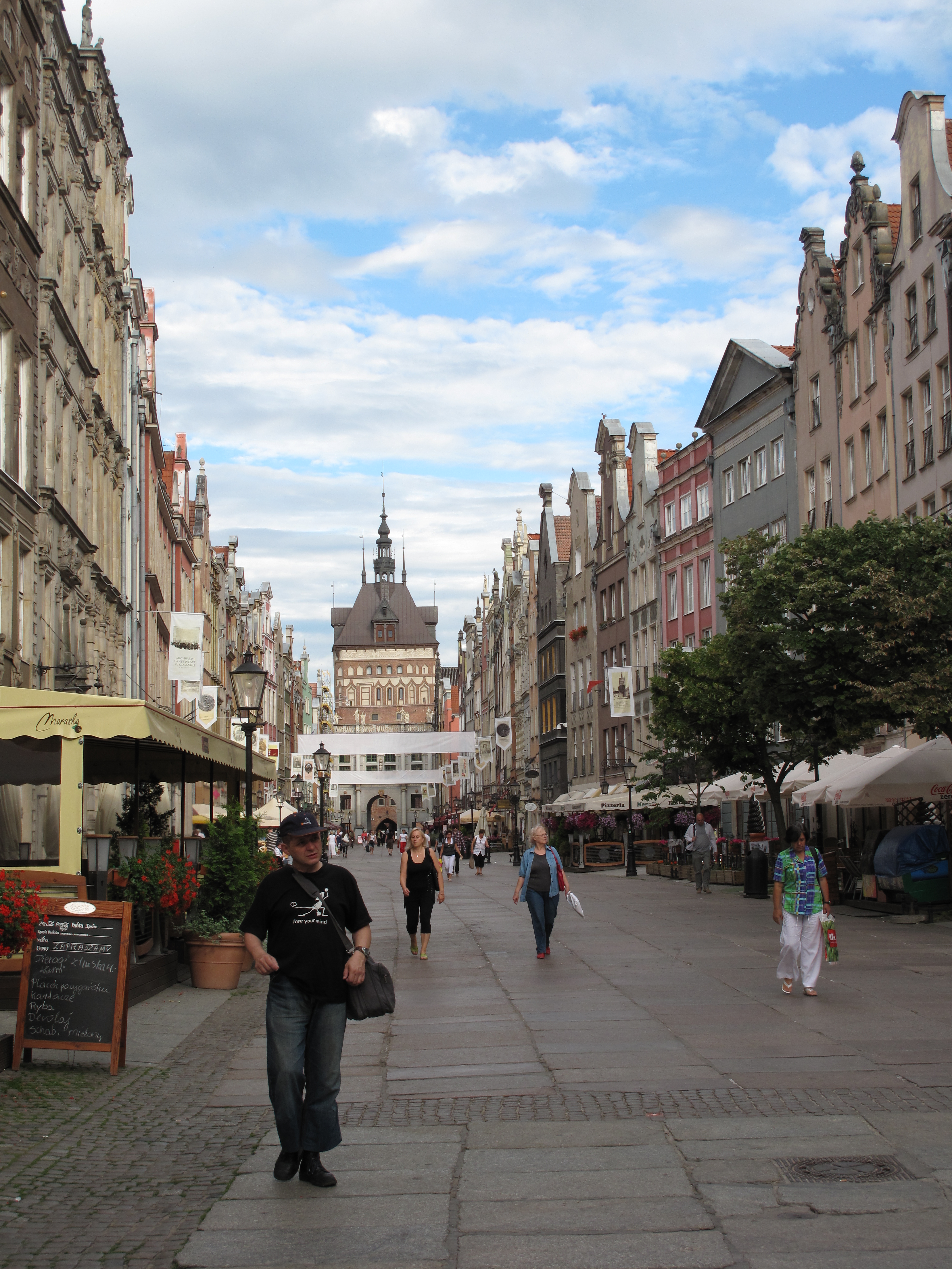 File:Gdańsk, Długa Street, view.JPG - Wikimedia Commons