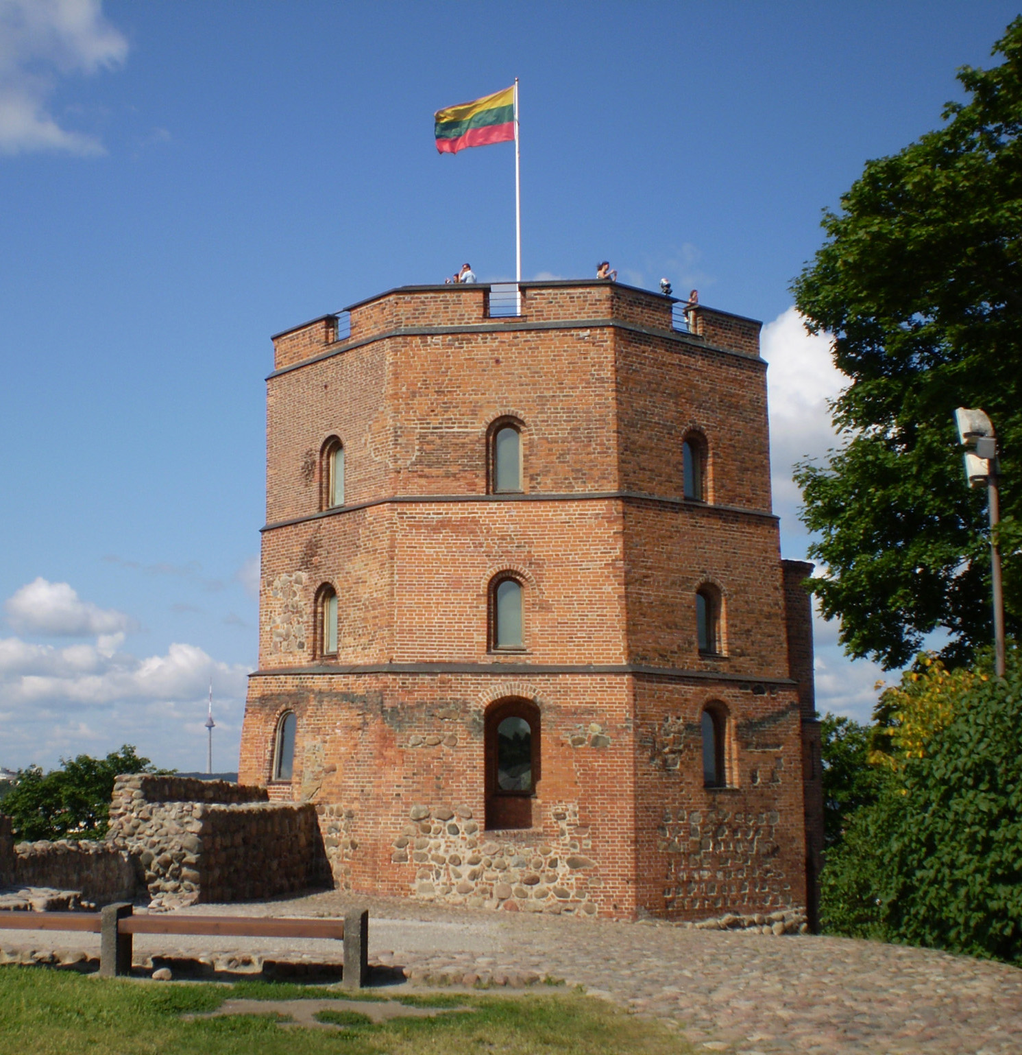 File:Gediminas Tower.jpg - Wikimedia Commons