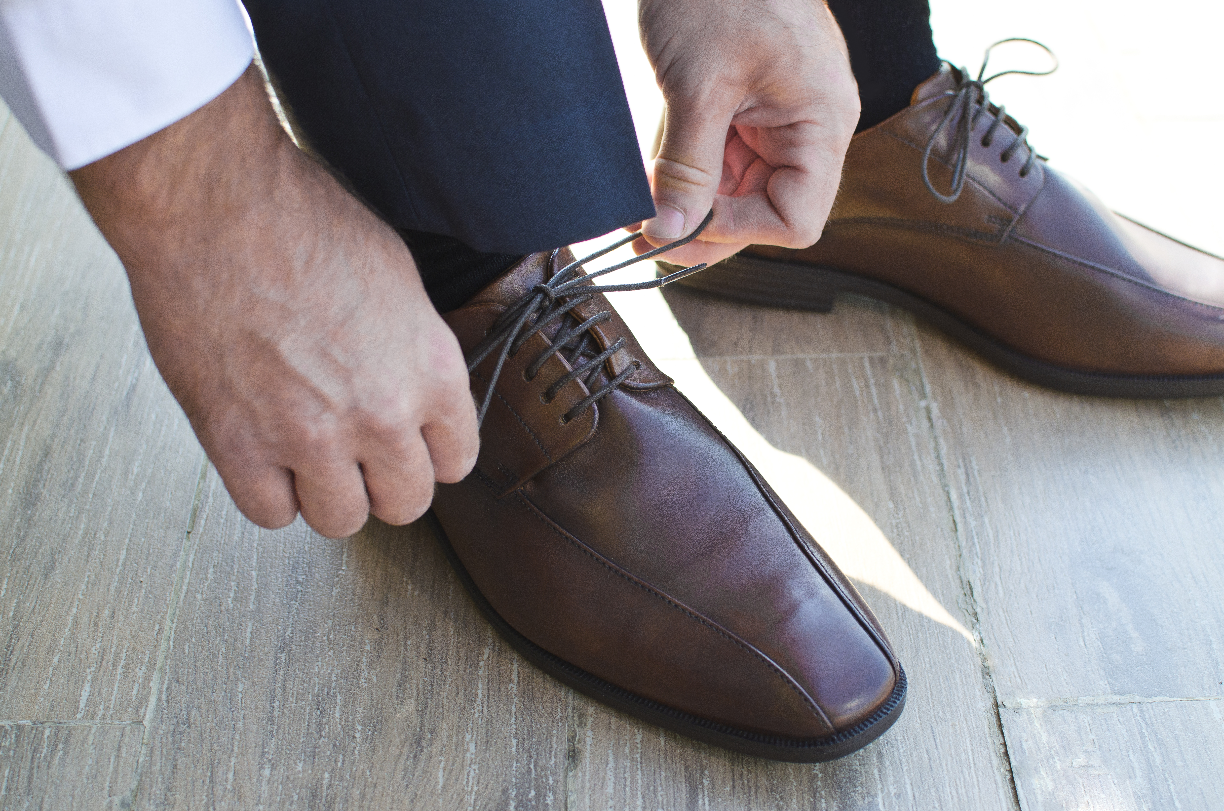 Gentleman Preparing his Shoes, Blue, Bootlace, Brown, Business, HQ Photo