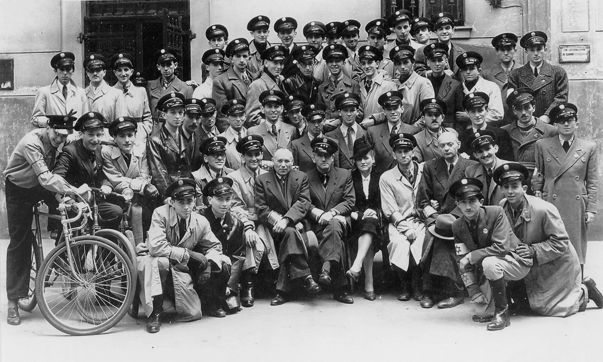 Group photo of the Warsaw Ghetto Jewish police, WW2 era, [2095x1258 ...