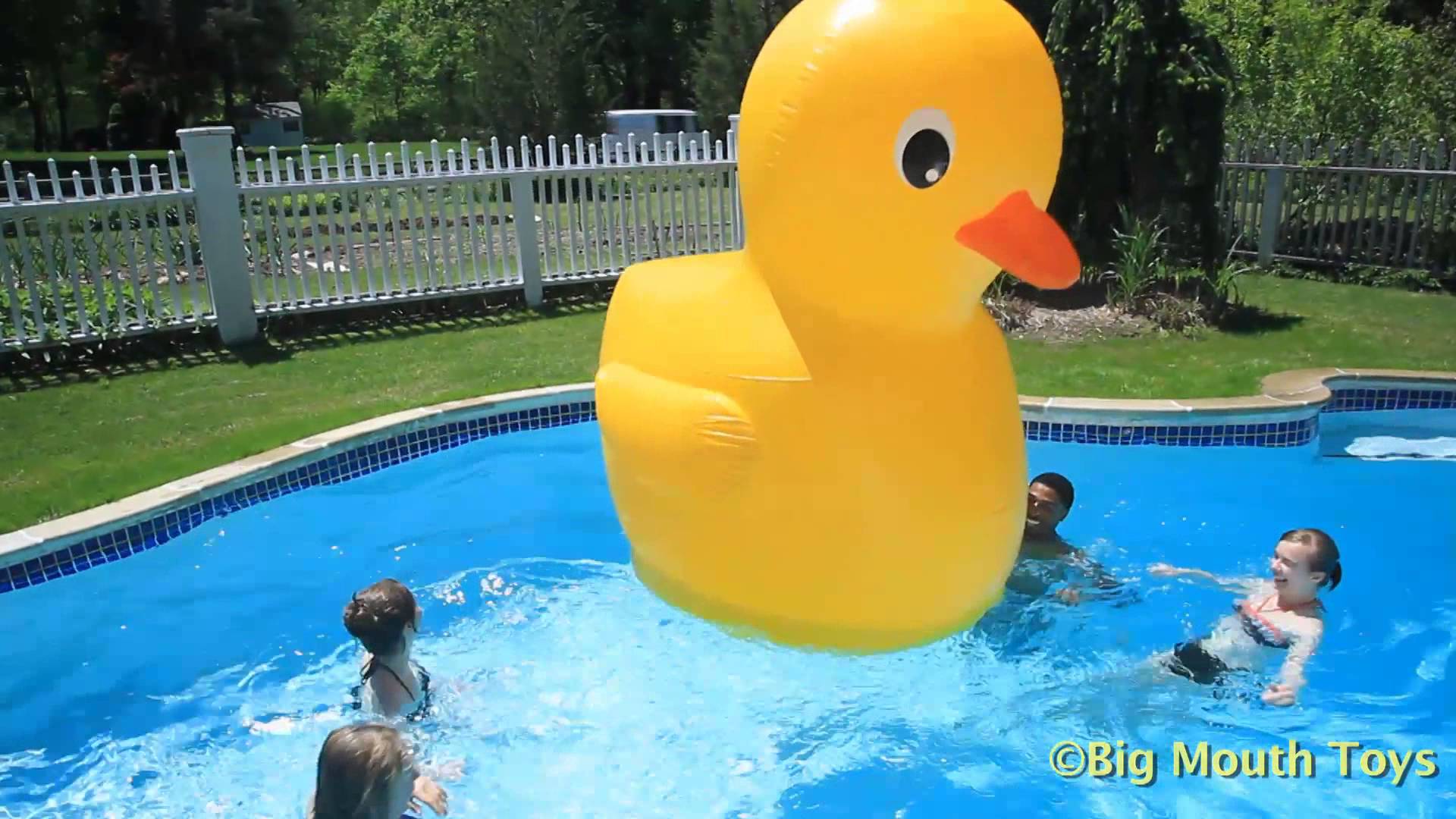 Rubberduckzilla - Giant Inflatable Duck From Gadget Inspector - YouTube