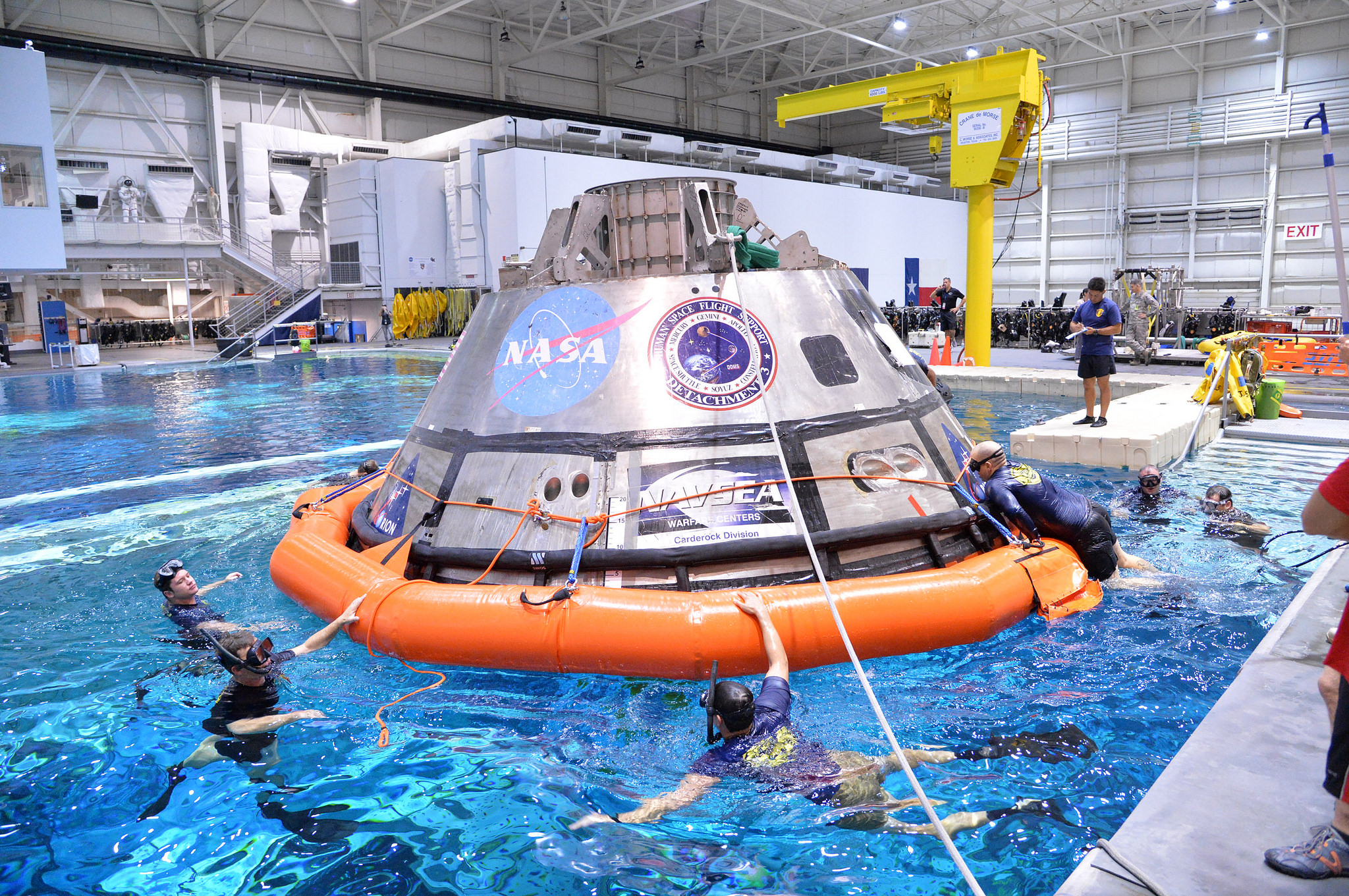 Divers Practice Orion Recovery Techniques in Giant Pool at JSC | NASA