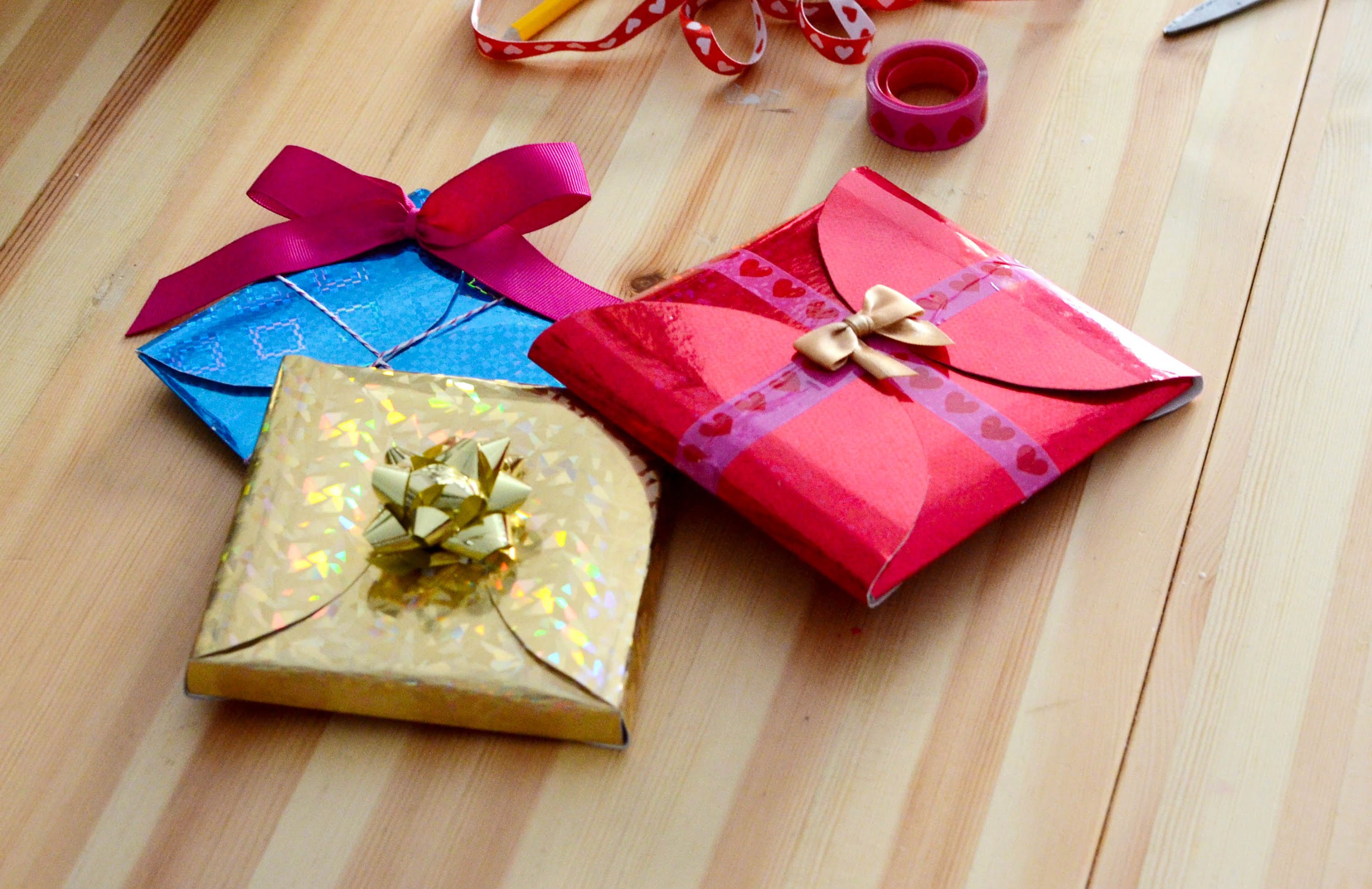 DIY How to make cheap, quick and easy gift wrapping in 5 minutes ...