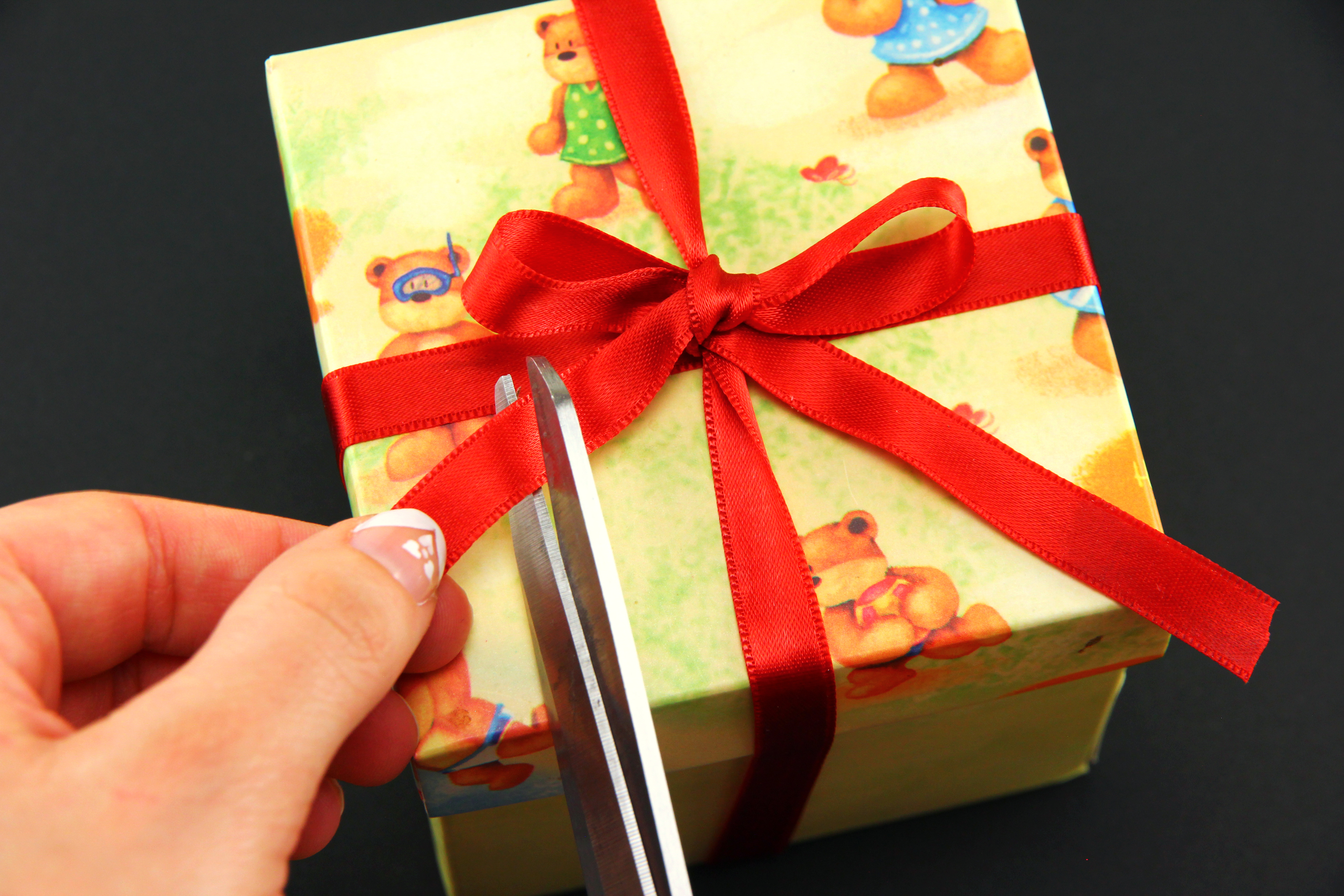How to Tie a Gift Wrapping Bow: 6 Steps (with Pictures) - wikiHow