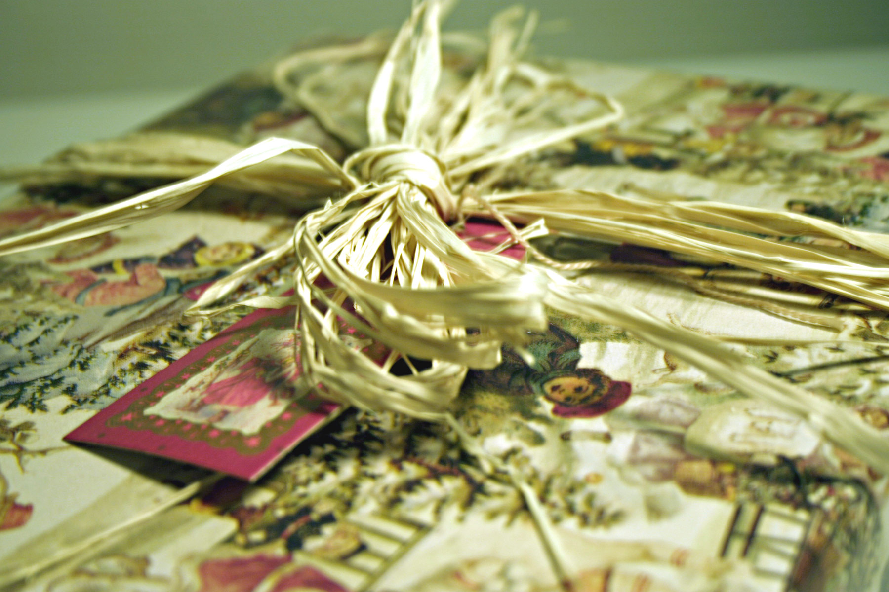 Gift wrapping photo