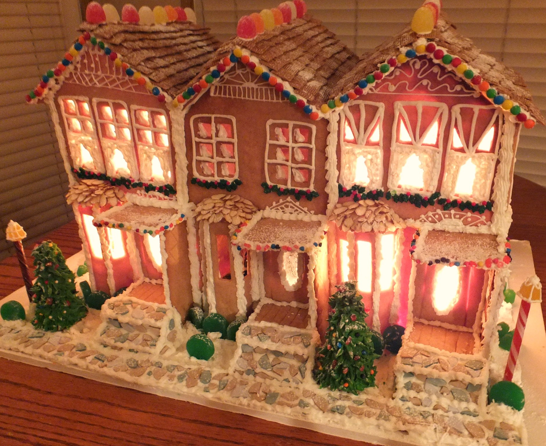 Top 10 tips for building a large gingerbread house - Food Meanderings