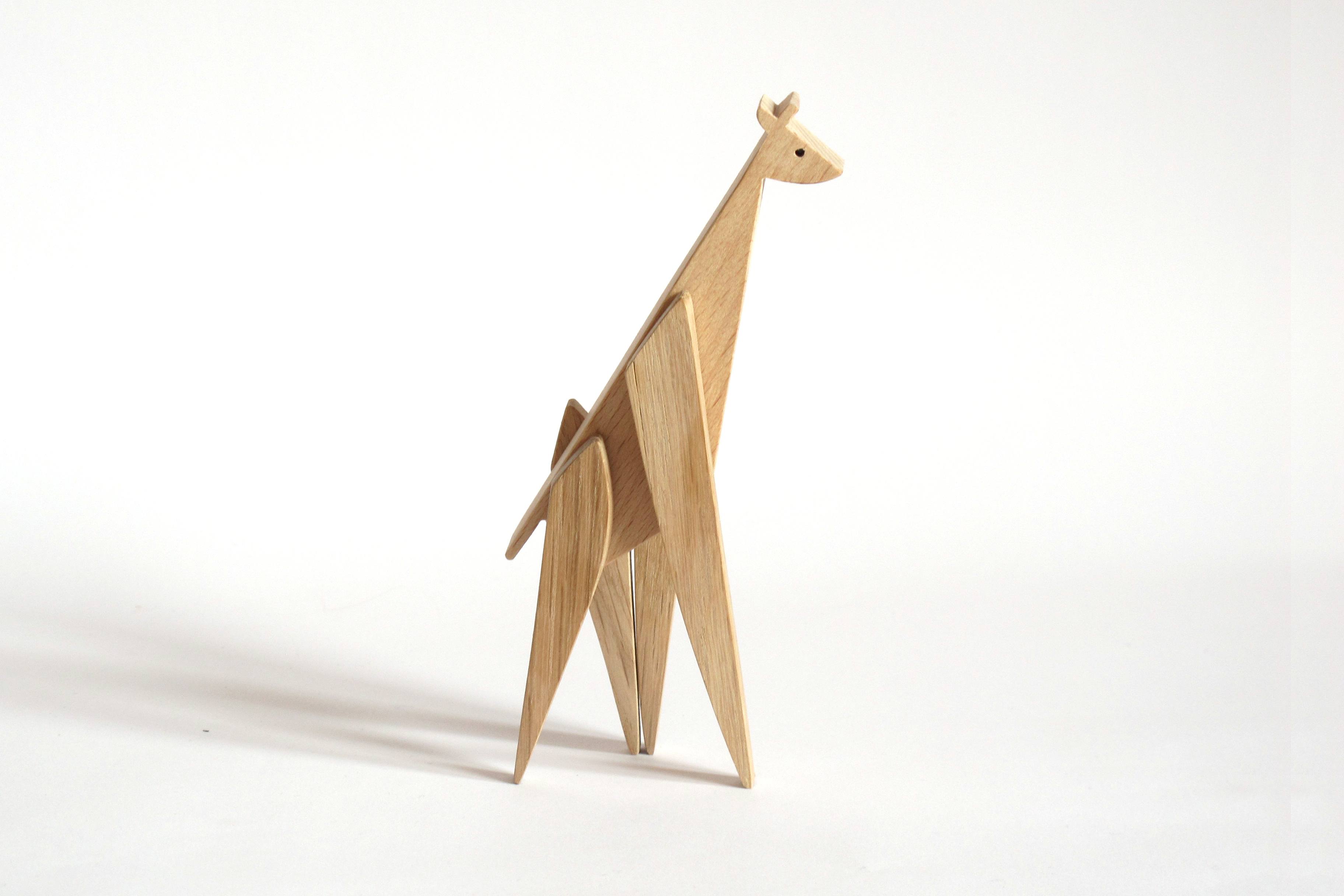 Shop Wooden magnet giraffe on CROWDYHOUSE