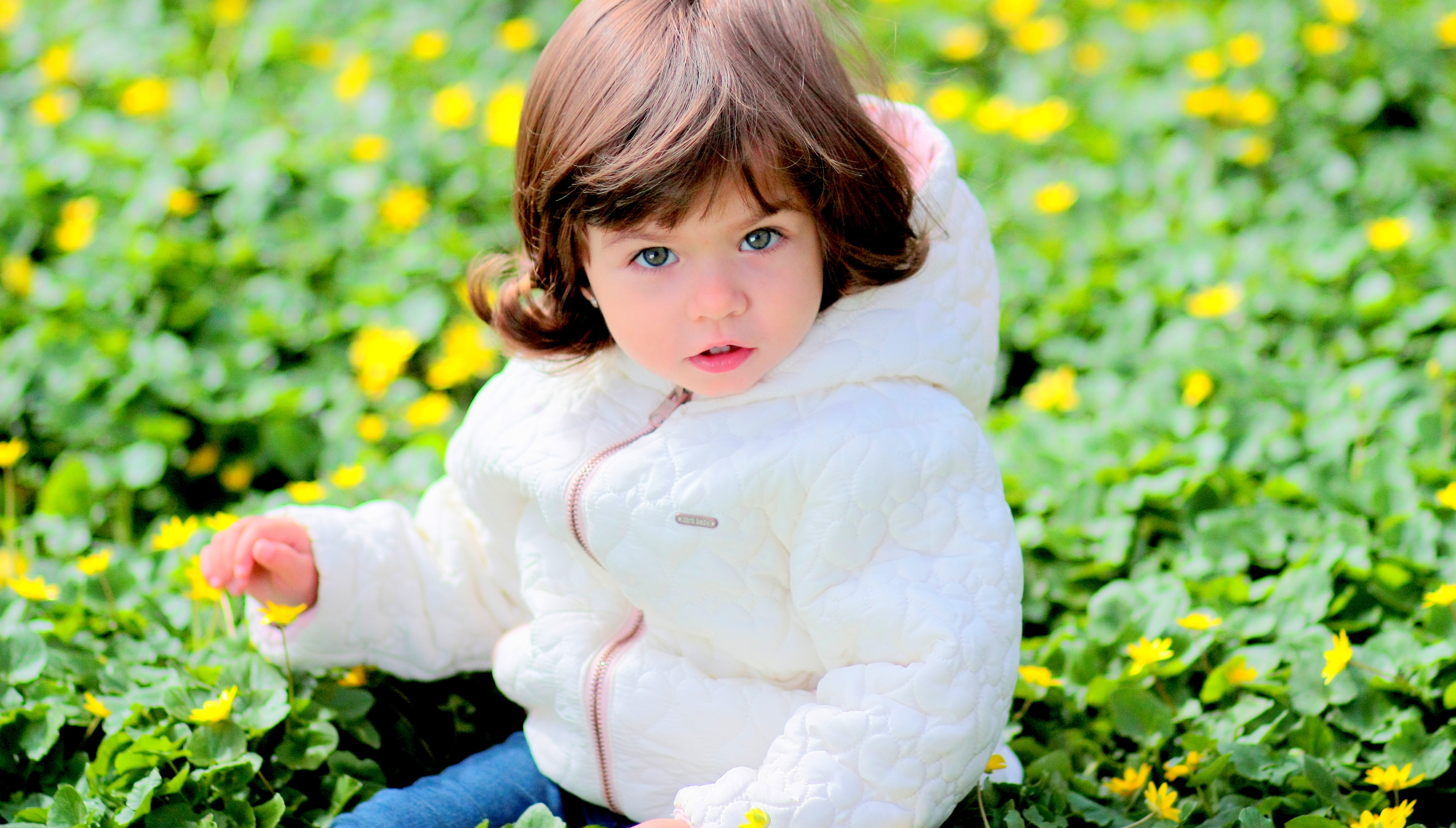 Freedom's children. Маленькая принцесса фотосессия на природе. Фото принцессы природи. Картинка маленького ходячего ребенка. Маленькая принцесса на природе с мягкой игрушкой.