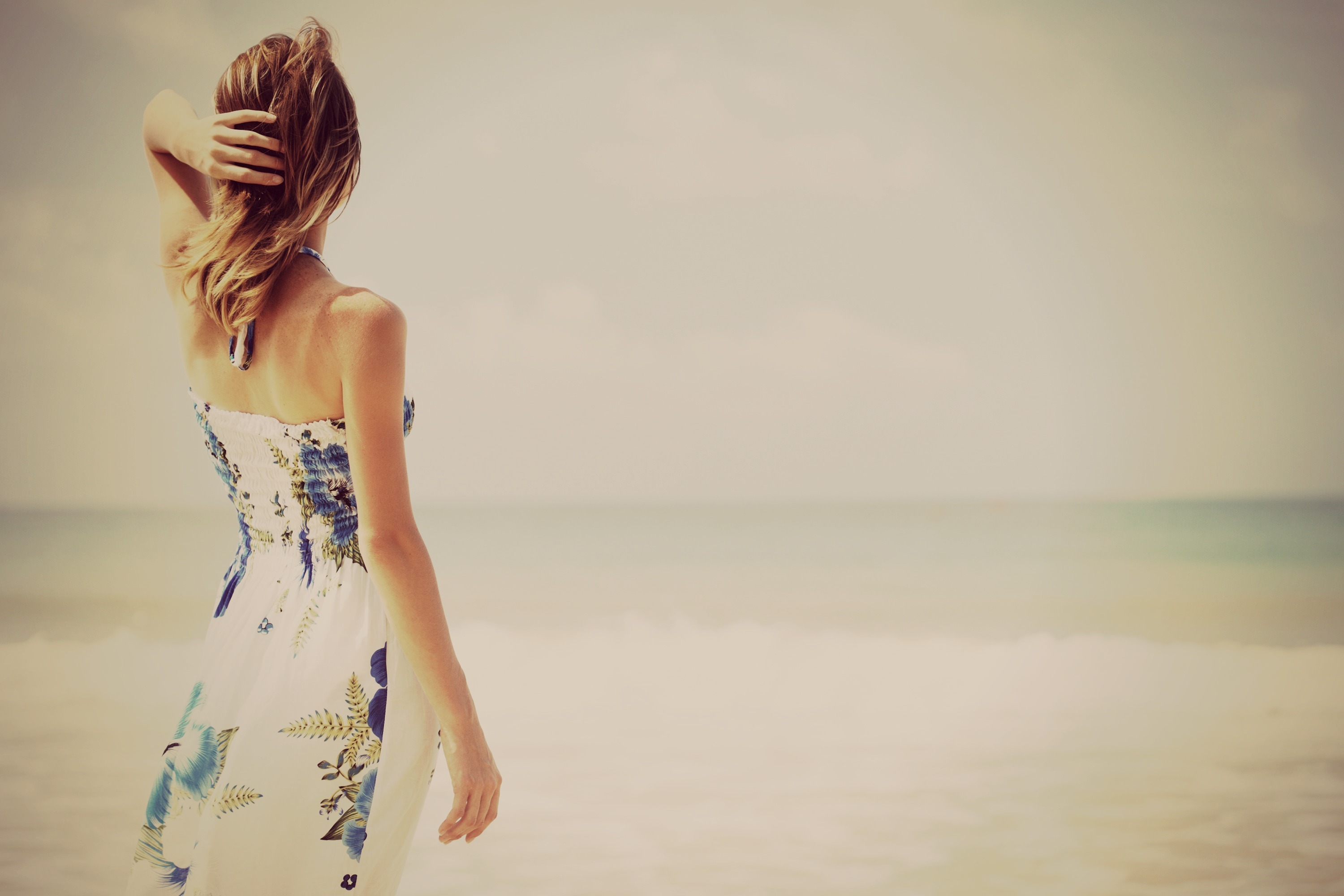 Girl enjoying the sea breeze wallpapers and images - wallpapers ...