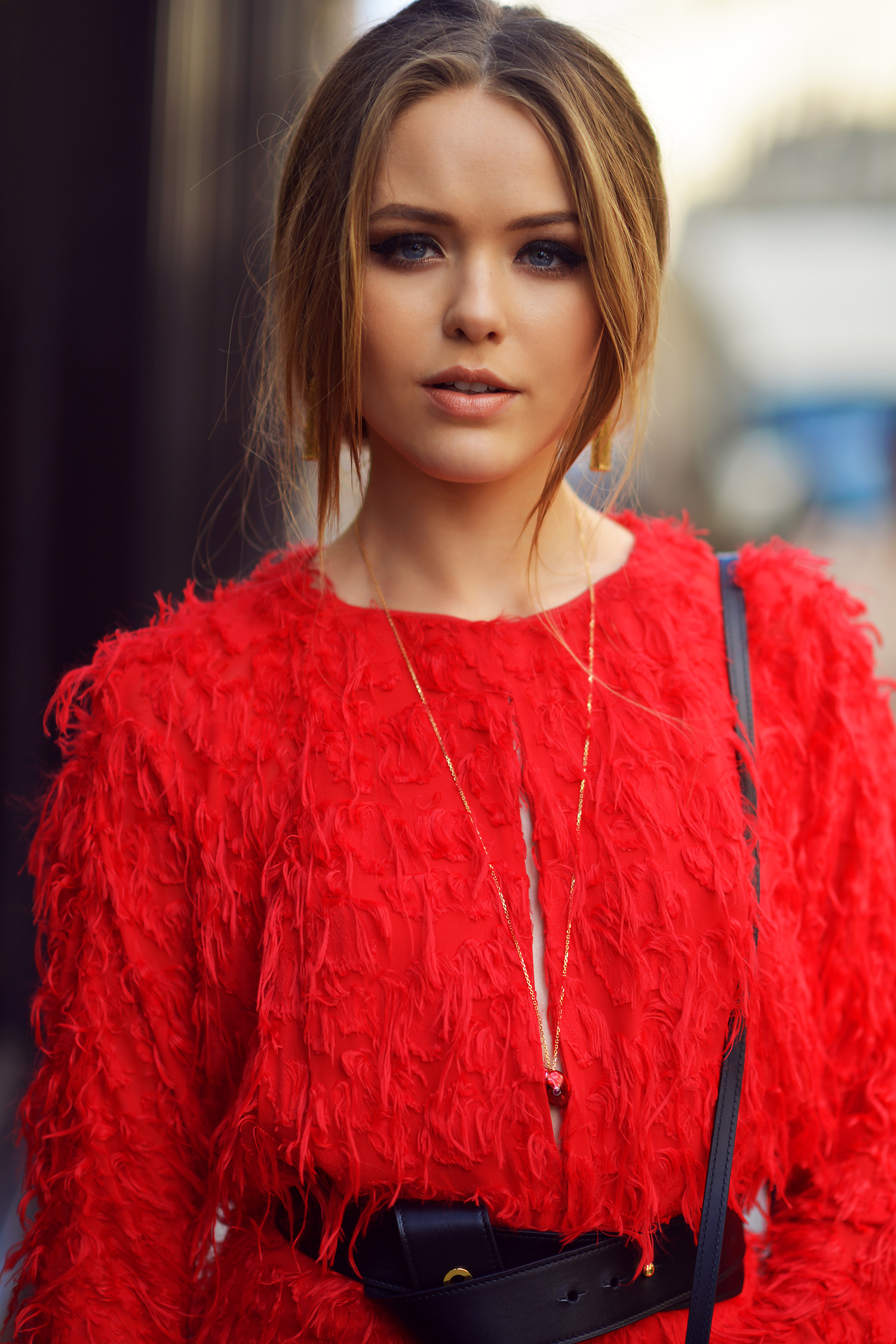 Kayture – THE GIRL IN THE RED DRESS