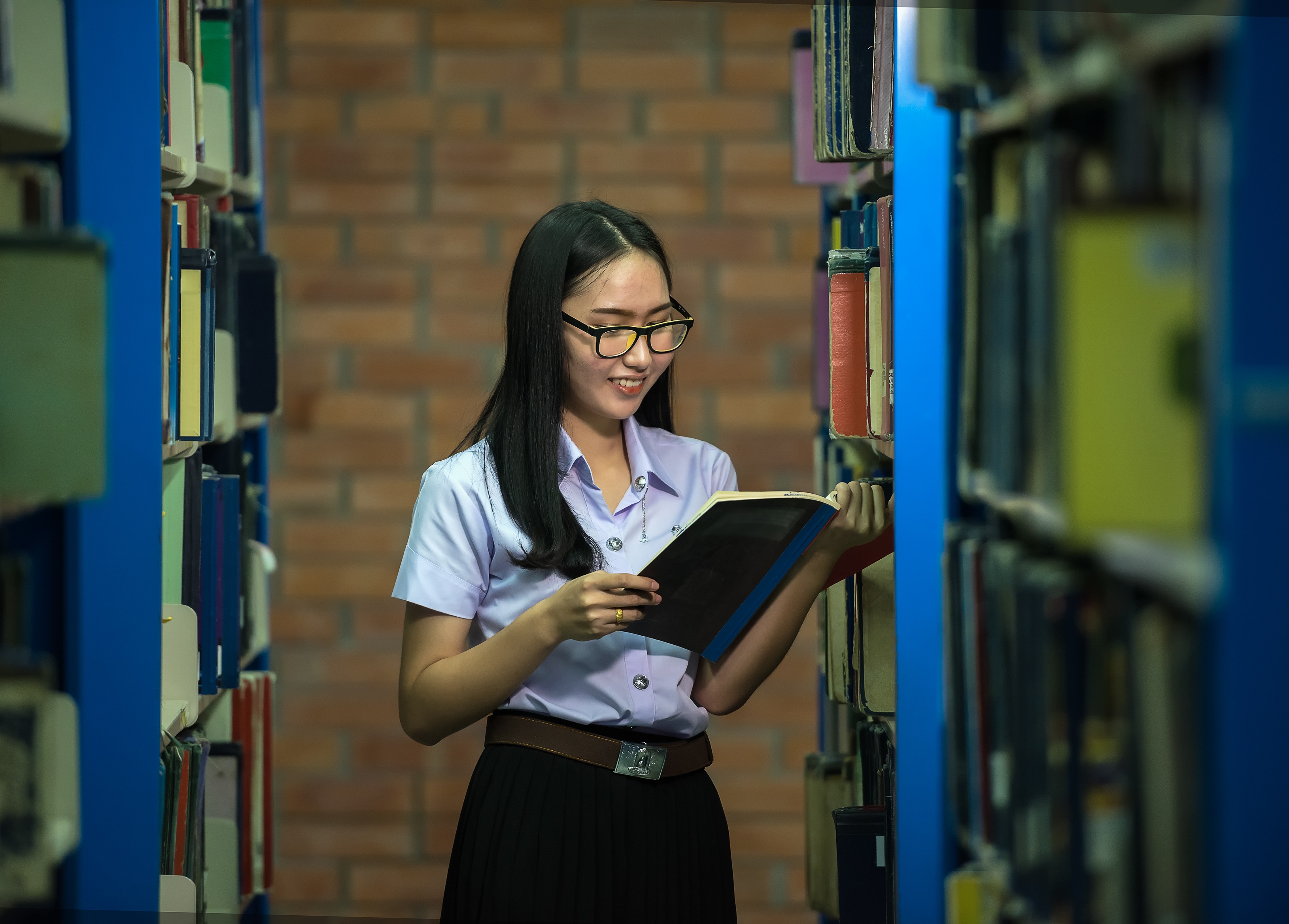 Girl in the library photo