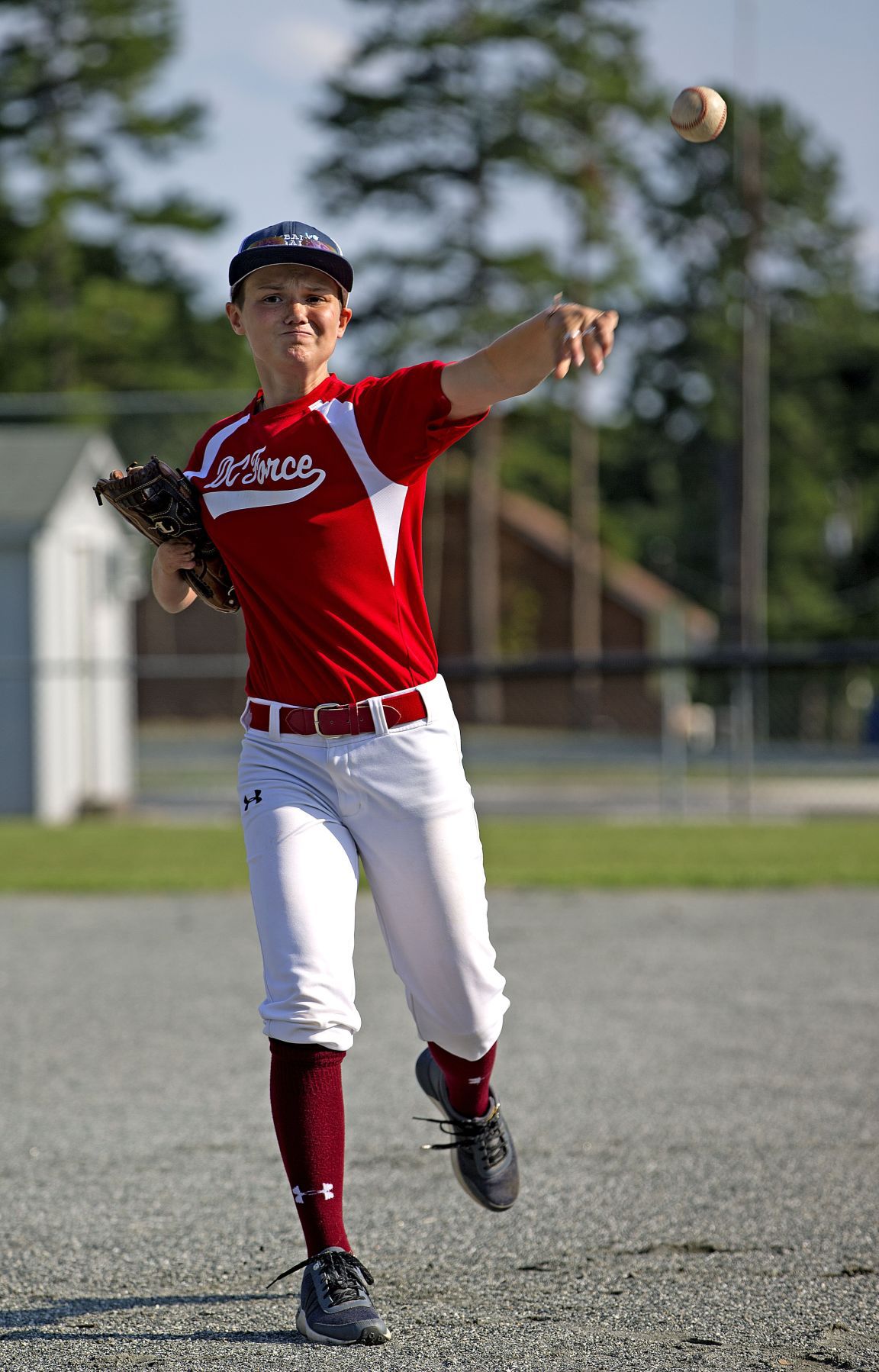 Missing hand doesn't define baseball-playing girl Brittany Apgar ...